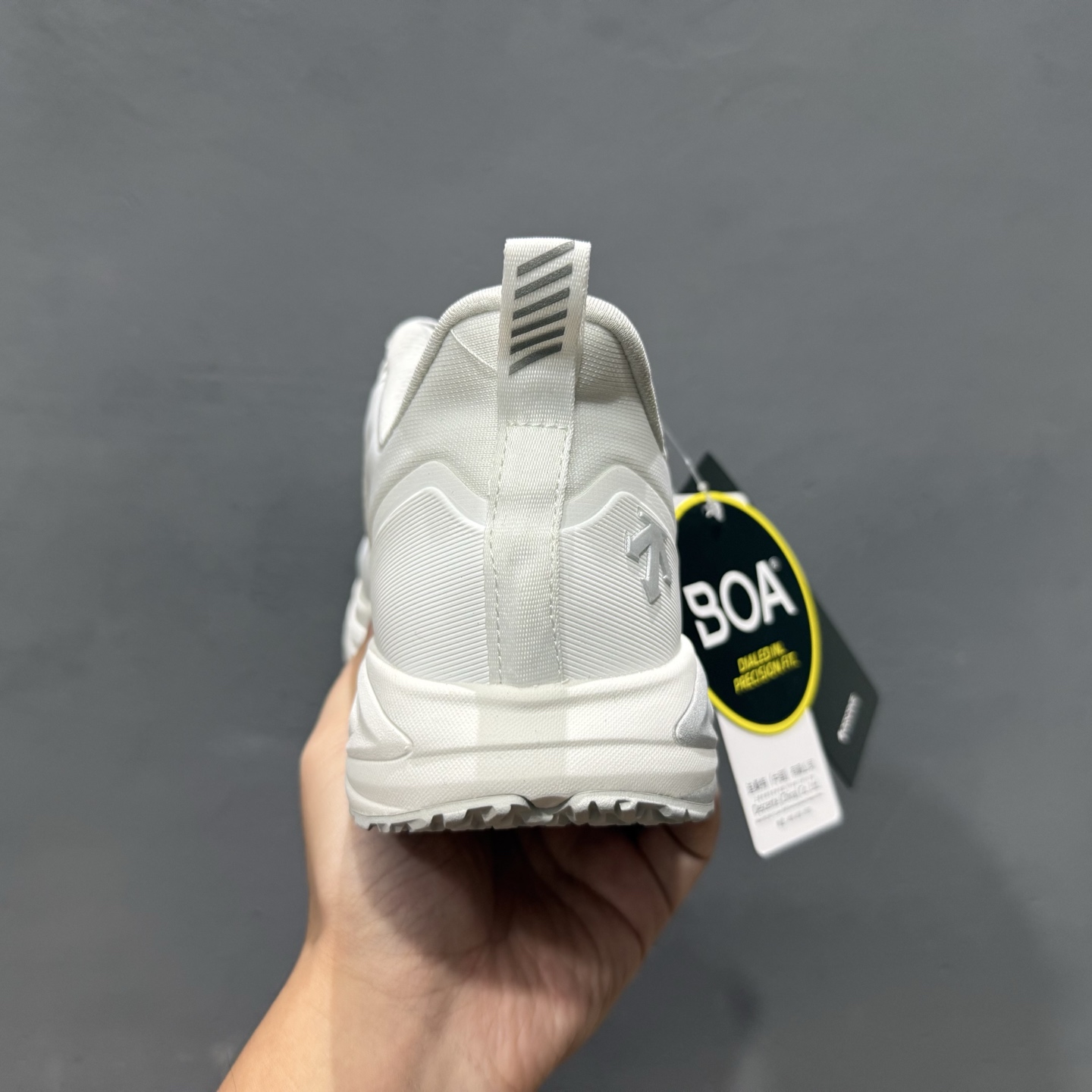 迪桑特DESCENTE LAVITATE 2 时尚防滑 低帮跑步鞋