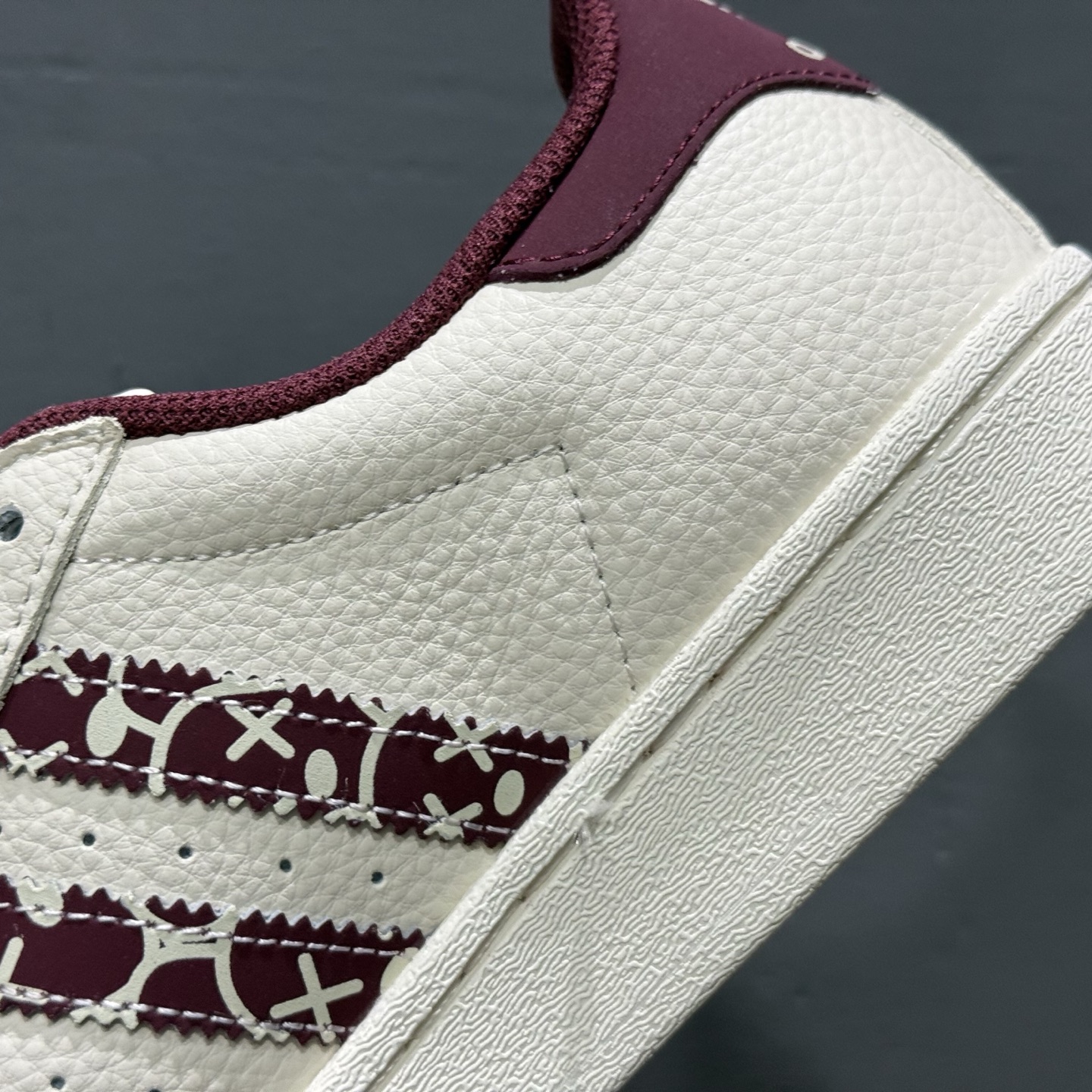 C版 Adidas Originals Superstar 联名款 经典贝壳头 AD8011