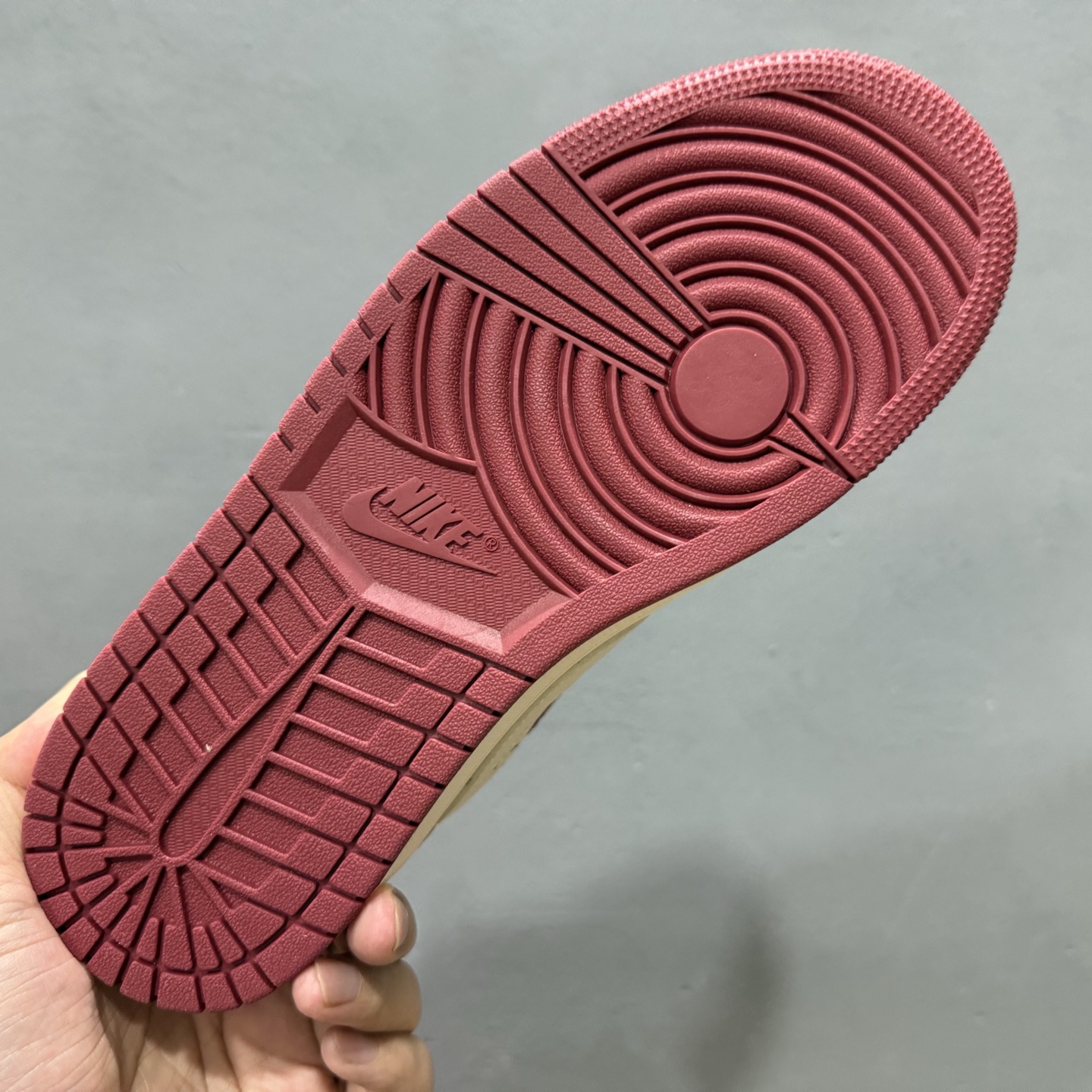 Fragment design x Jordan 1 Low 酒红 LK1099-066