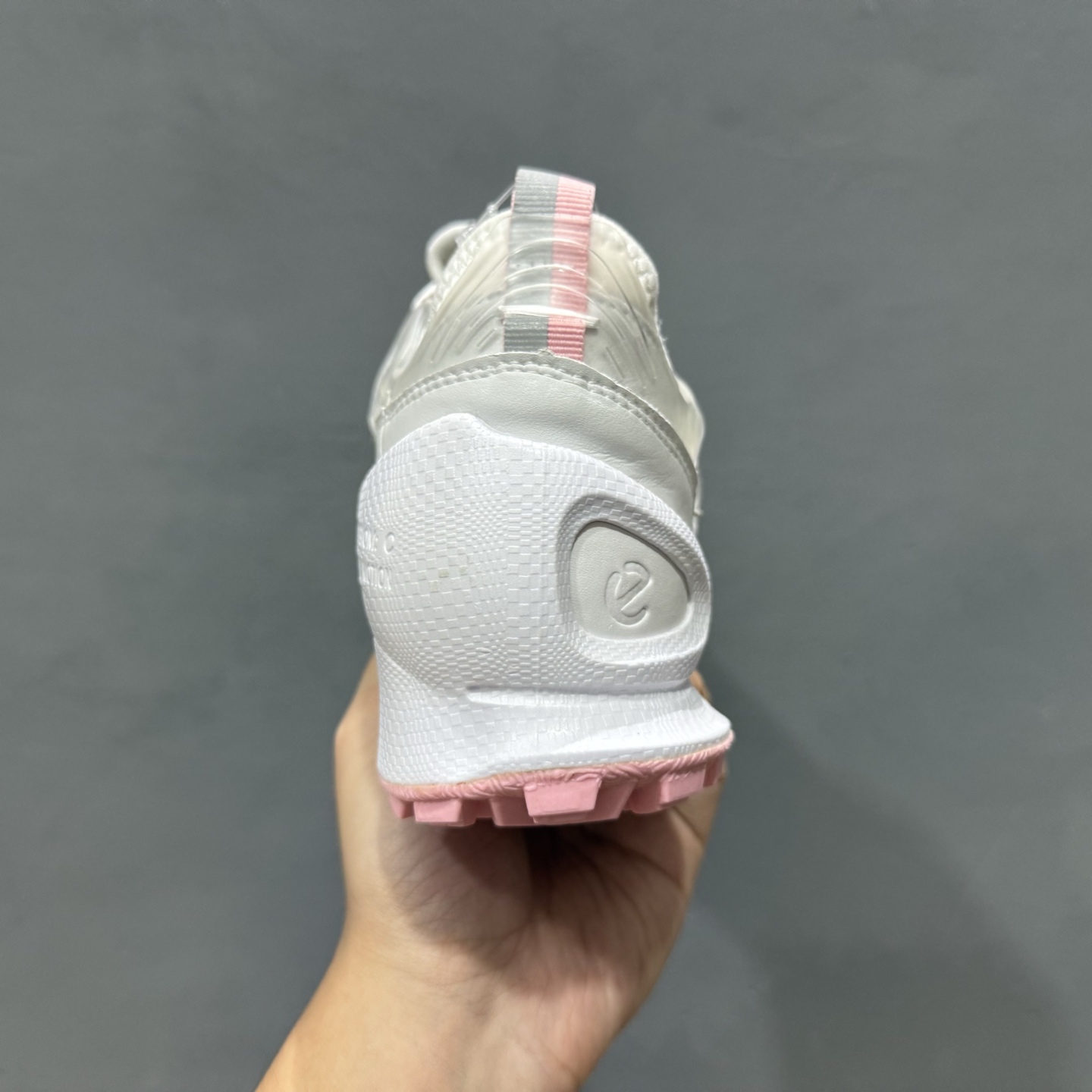 Ecco 爱步 皮条带网 透气 经典和现代工艺品质融合 精选小牛皮面料 百搭休闲老爹鞋