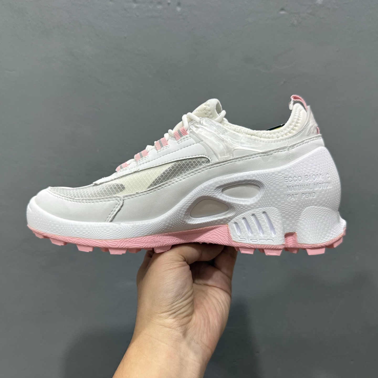 Ecco 爱步 皮条带网 透气 经典和现代工艺品质融合 精选小牛皮面料 百搭休闲老爹鞋
