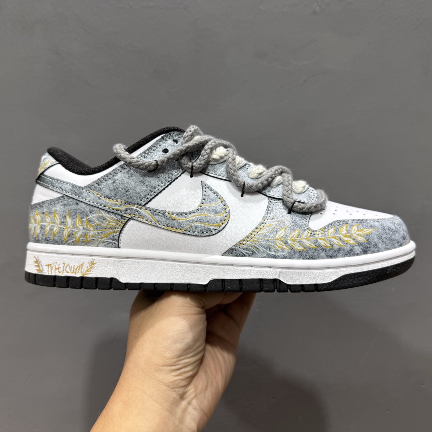 Nike SB Dunk Low 麦穗灰绑带 低帮休闲板鞋 DD1391-100 Nike SB Dunk Low 麦穗灰绑带 低帮休闲板鞋 DD1391-100