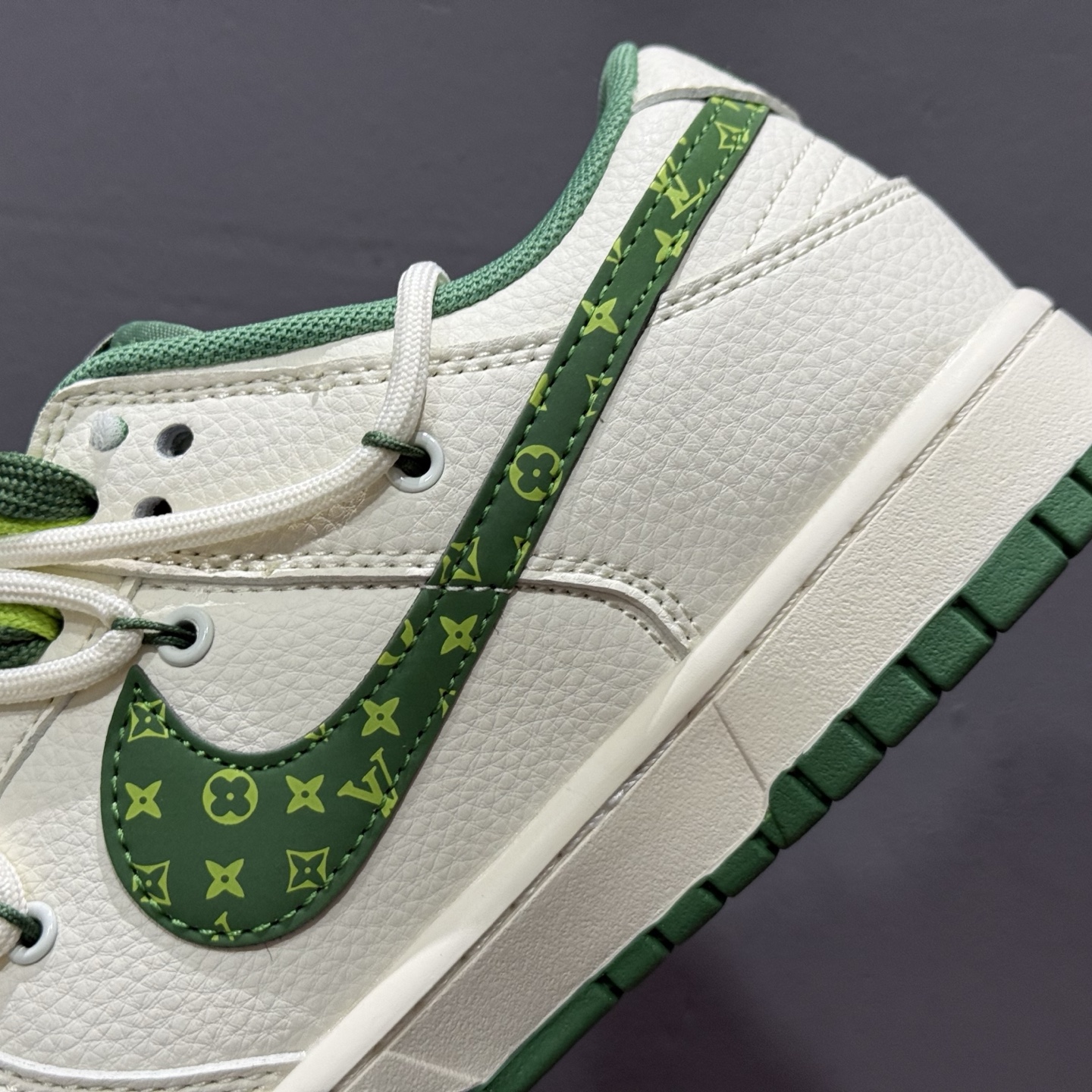 独家实拍Travis Scott x Fragment Design x Air Jordan 1 Low OG SP AJ1 LV联名 生胶底抽绳 低帮文化休闲板鞋 DM6868-110