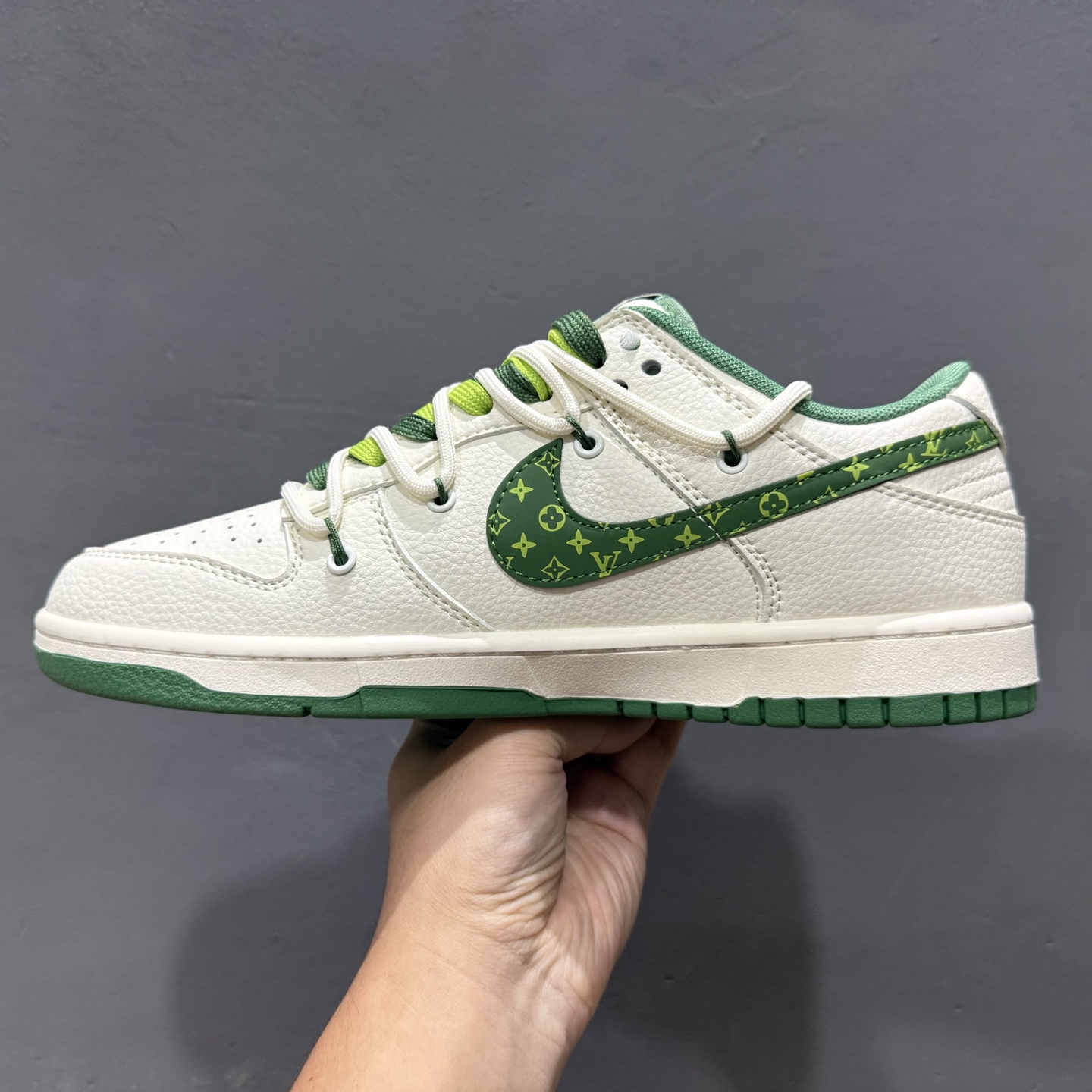 独家实拍Travis Scott x Fragment Design x Air Jordan 1 Low OG SP AJ1 LV联名 生胶底抽绳 低帮文化休闲板鞋 DM6868-110
