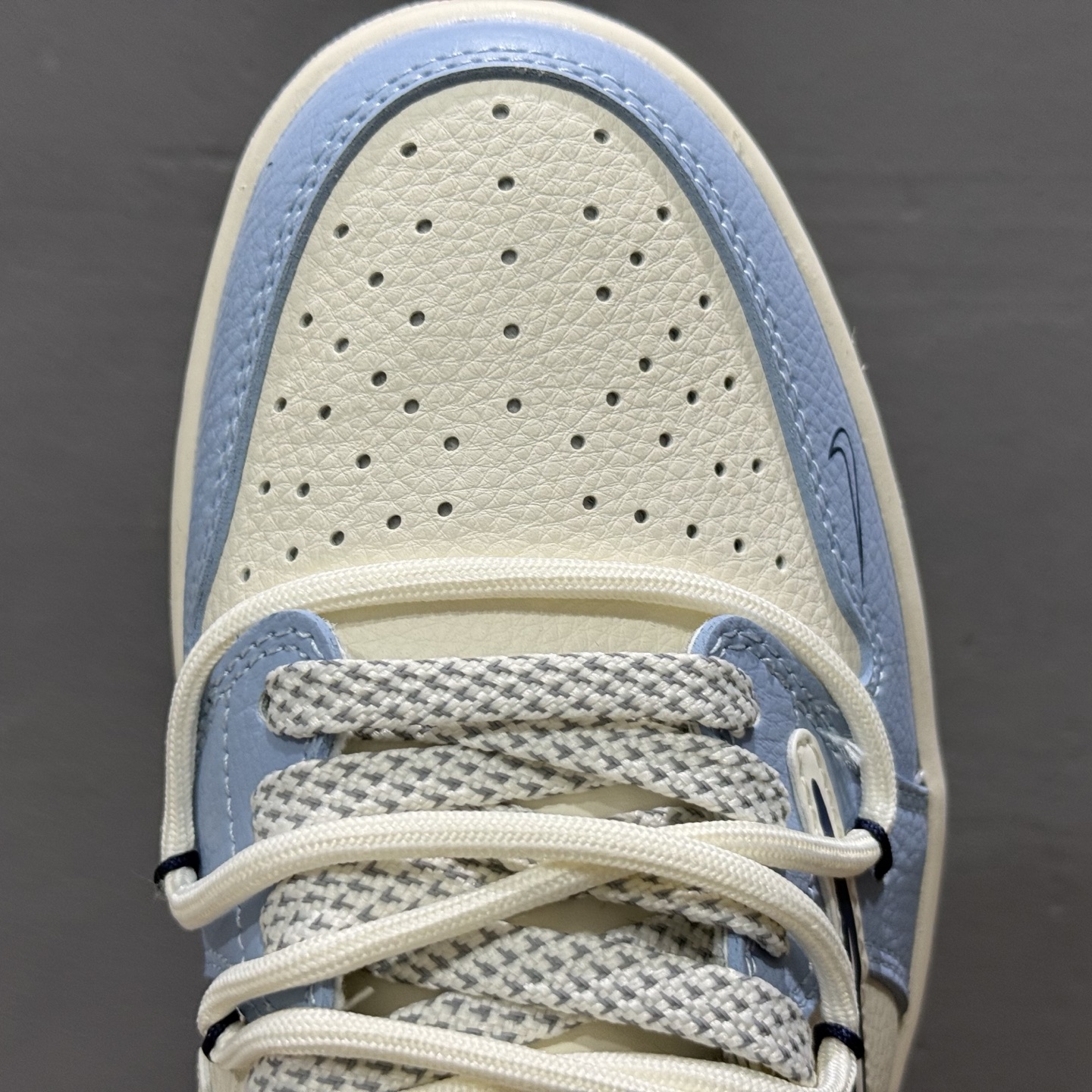 Travis Scott x Fragment Design × Air Jordan 1 Low OG SP AJ1 乔1 Supreme联名 白蓝抽绳 低帮文化休闲板鞋  DM6868-106