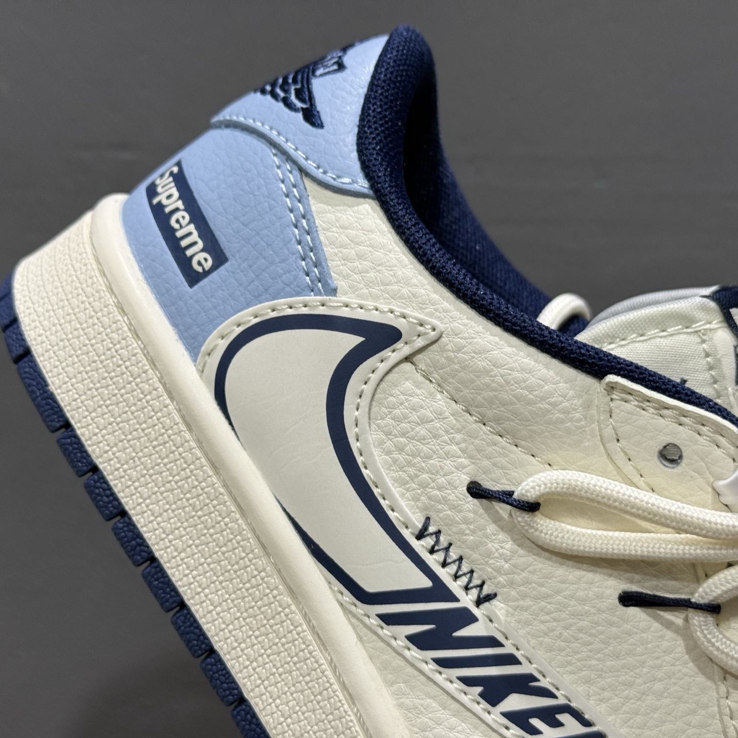 Travis Scott x Fragment Design × Air Jordan 1 Low OG SP AJ1 乔1 Supreme联名 白蓝抽绳 低帮文化休闲板鞋  DM6868-106