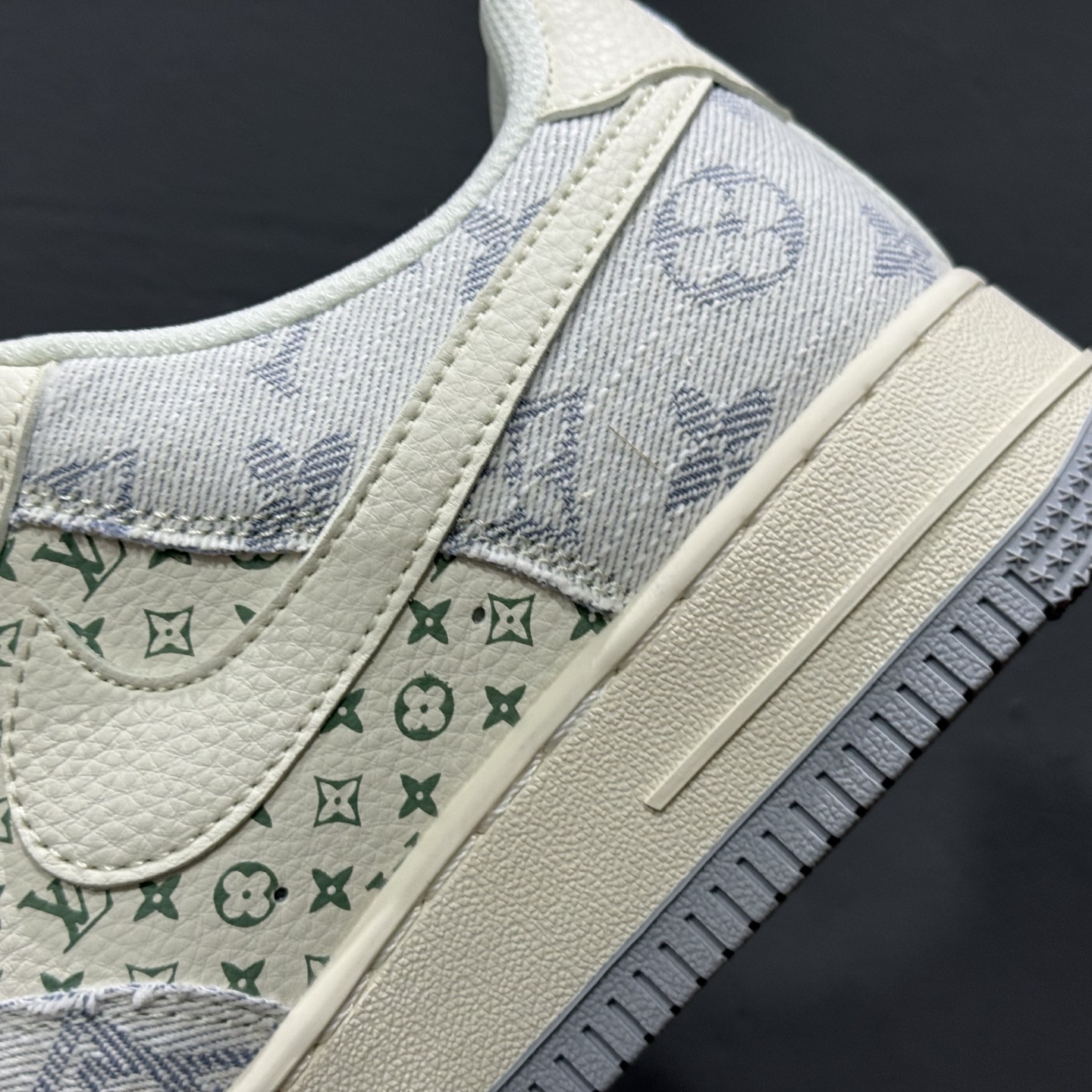 海外限量发售！ NIke Air Force 1 '07 Low “LV联名”空军一号 低帮 运动鞋 YX5066-331