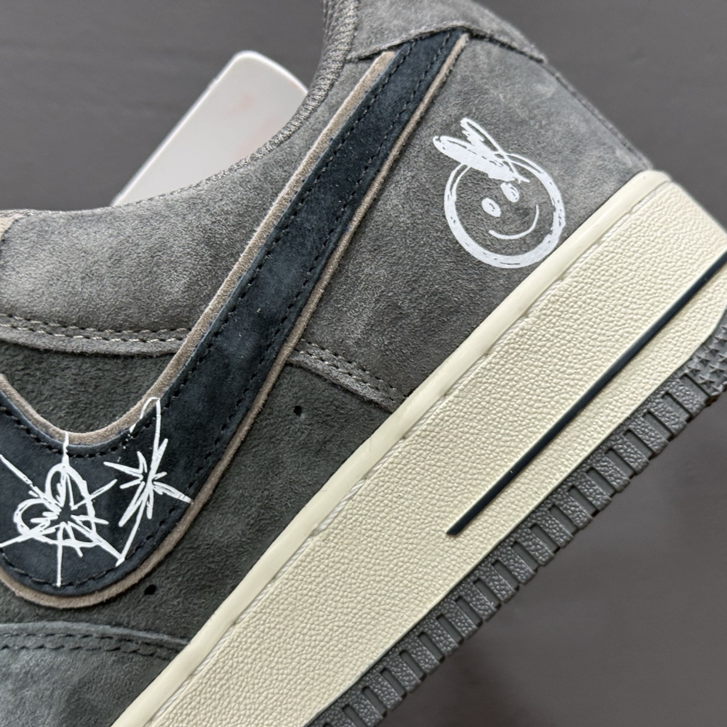 独家实拍 新品发布 “灰脸王子”Nike Air Force 1 “Grey faced Prince”空军一号定制低帮板鞋 YD2452-808