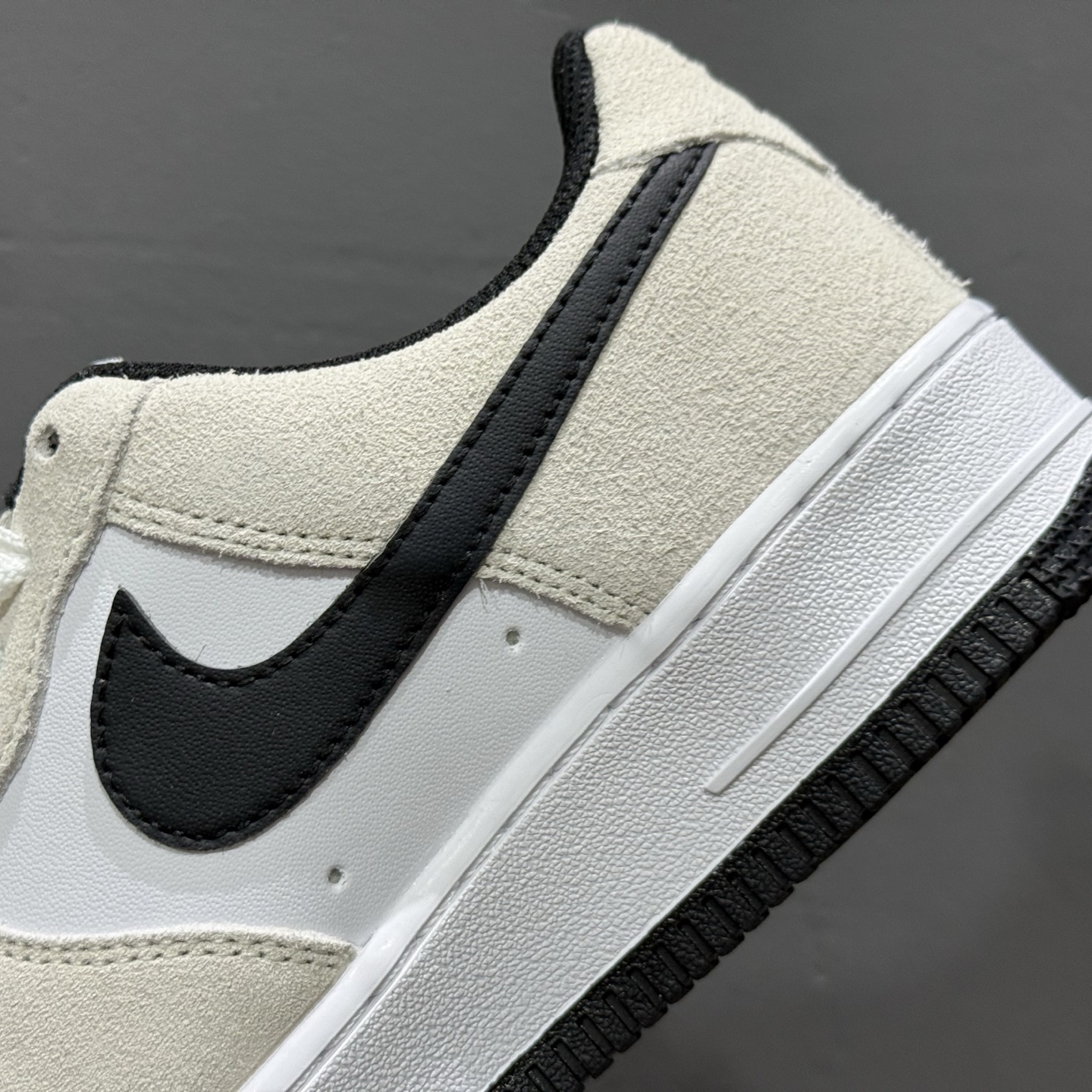 Nike Air Force 1'07 Low 空军一号低帮休闲板鞋 IB6388-100 Nike Air Force 1'07 Low 空军一号低帮休闲板鞋 IB6388-100