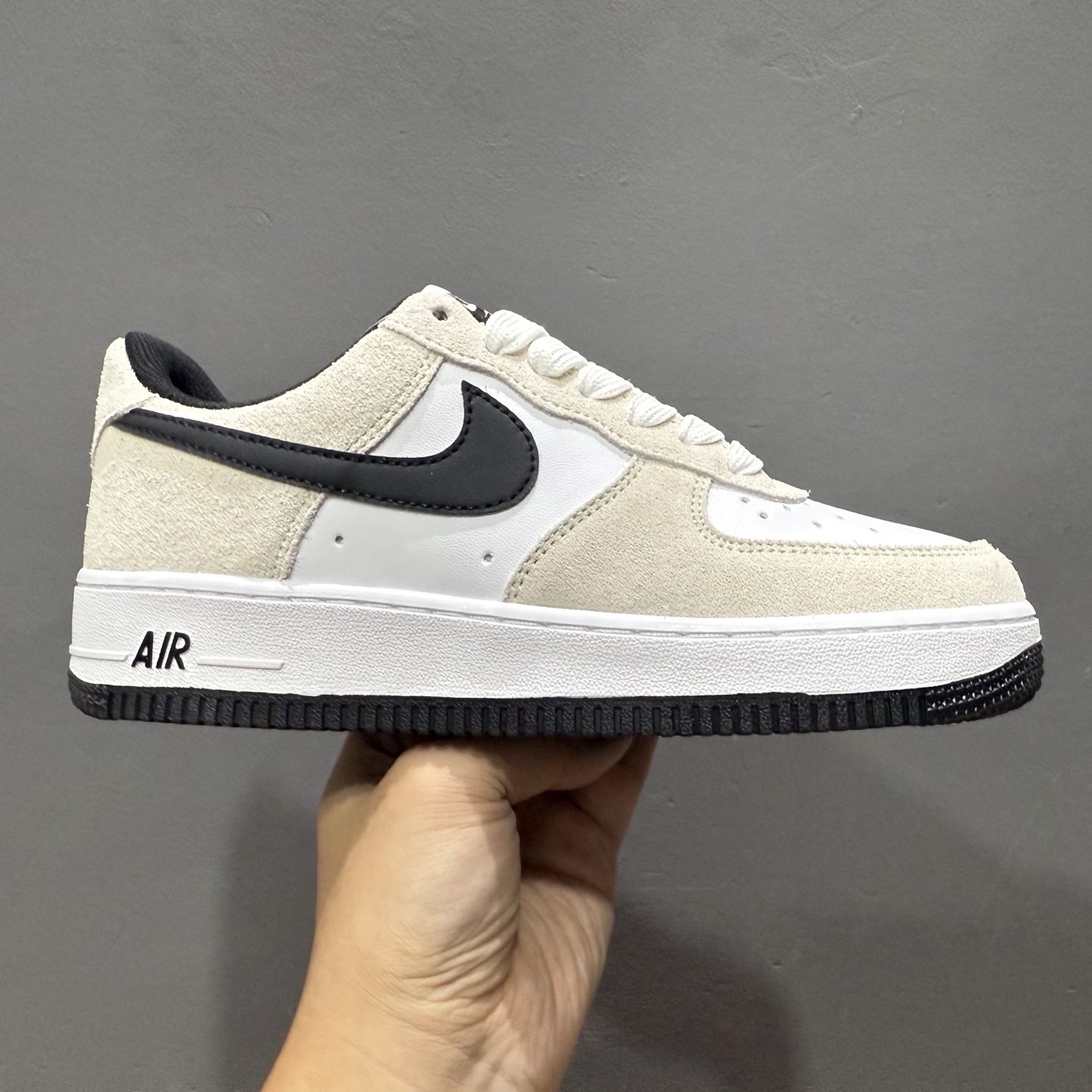 Nike Air Force 1’07 Low 空军一号低帮休闲板鞋 IB6388-100 Nike Air Force 1’07 Low 空军一号低帮休闲板鞋 IB6388-100