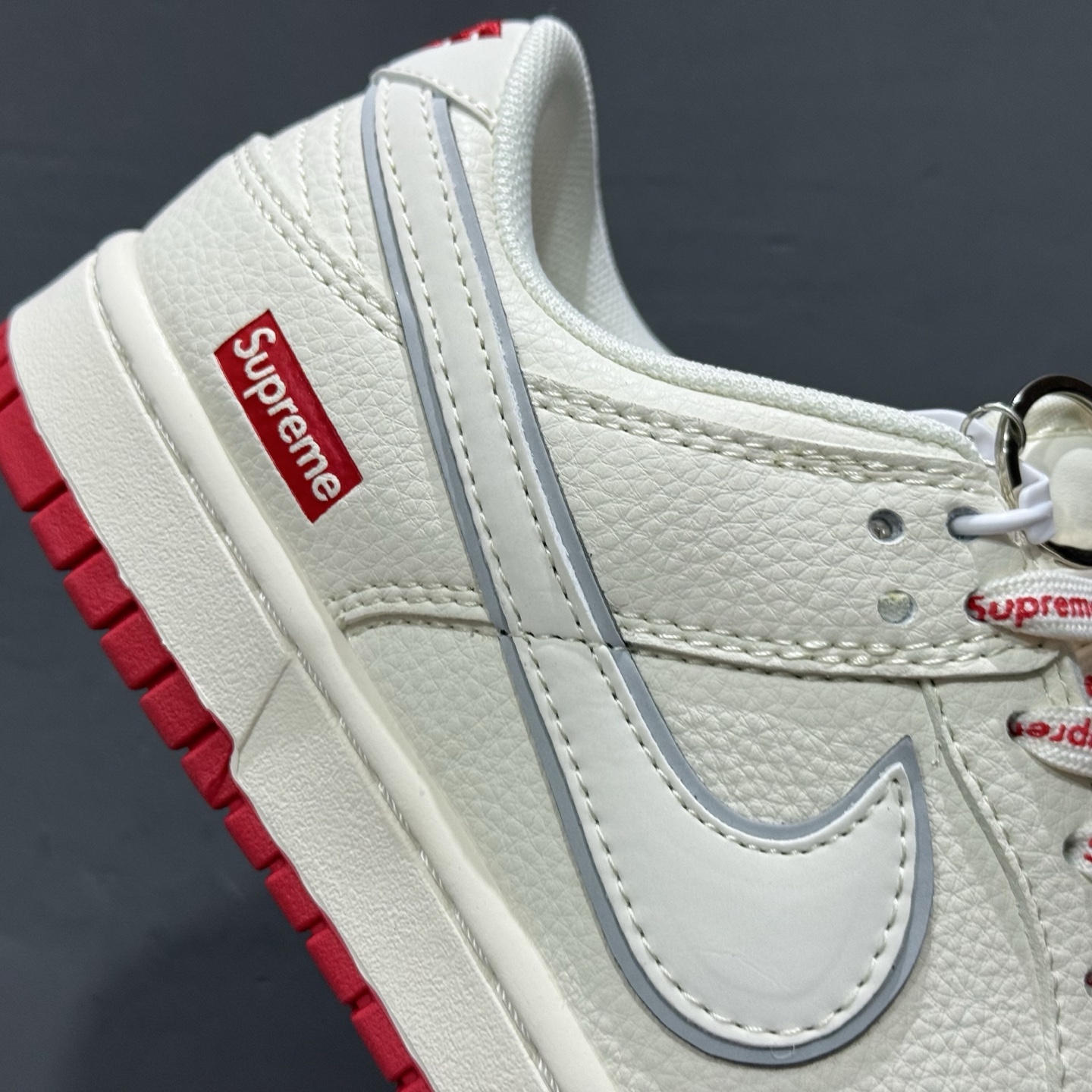 Supreme x Nike Dunk Low 双拼米红  XX3168-191