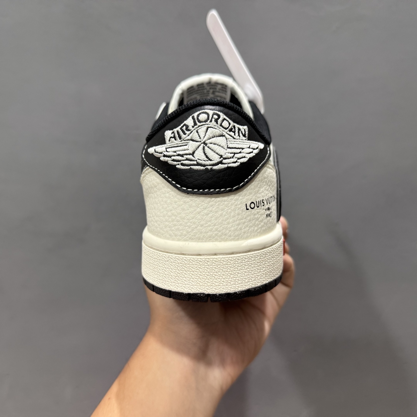 Louis Vuitton x Supreme x Air Jordan 1 Low 金属黑勾 YX5066-335 Louis Vuitton x Supreme x Air Jordan 1 Low 金属黑勾 YX5066-335