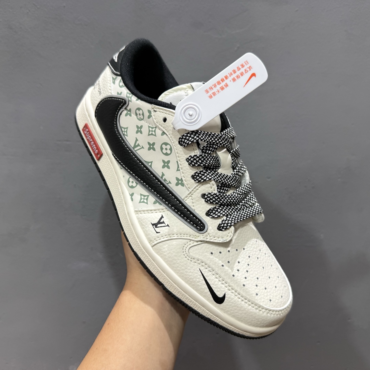 Louis Vuitton x Supreme x Air Jordan 1 Low 金属黑勾 YX5066-335 Louis Vuitton x Supreme x Air Jordan 1 Low 金属黑勾 YX5066-335