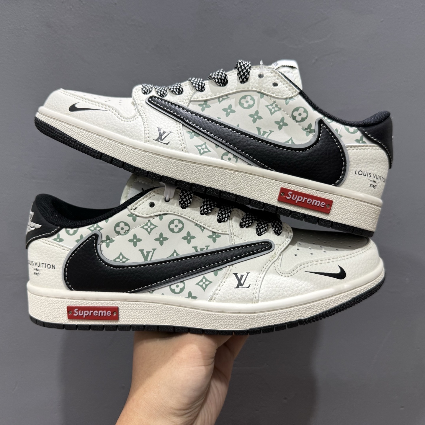 Louis Vuitton x Supreme x Air Jordan 1 Low 金属黑勾 YX5066-335 Louis Vuitton x Supreme x Air Jordan 1 Low 金属黑勾 YX5066-335