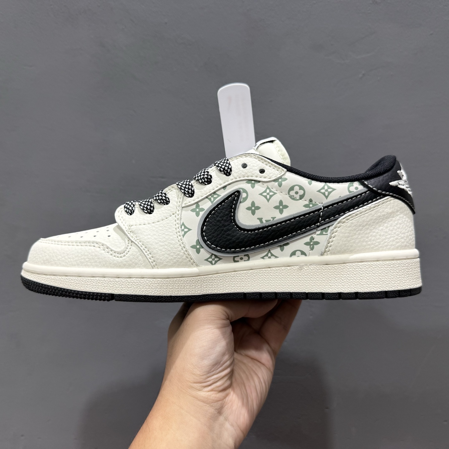 Louis Vuitton x Supreme x Air Jordan 1 Low 金属黑勾 YX5066-335 Louis Vuitton x Supreme x Air Jordan 1 Low 金属黑勾 YX5066-335