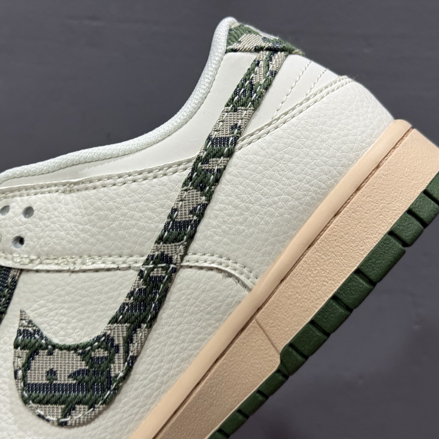 Dior x Nike Dunk Low 迷彩绿勾  FC1688-226