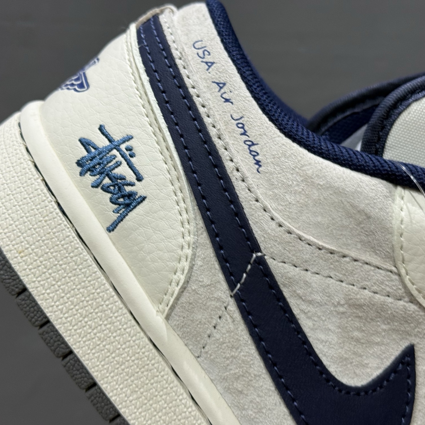 XC版 Air Jordan 1 Retro Low x Supreme 米黑小钩  SJ9950-043