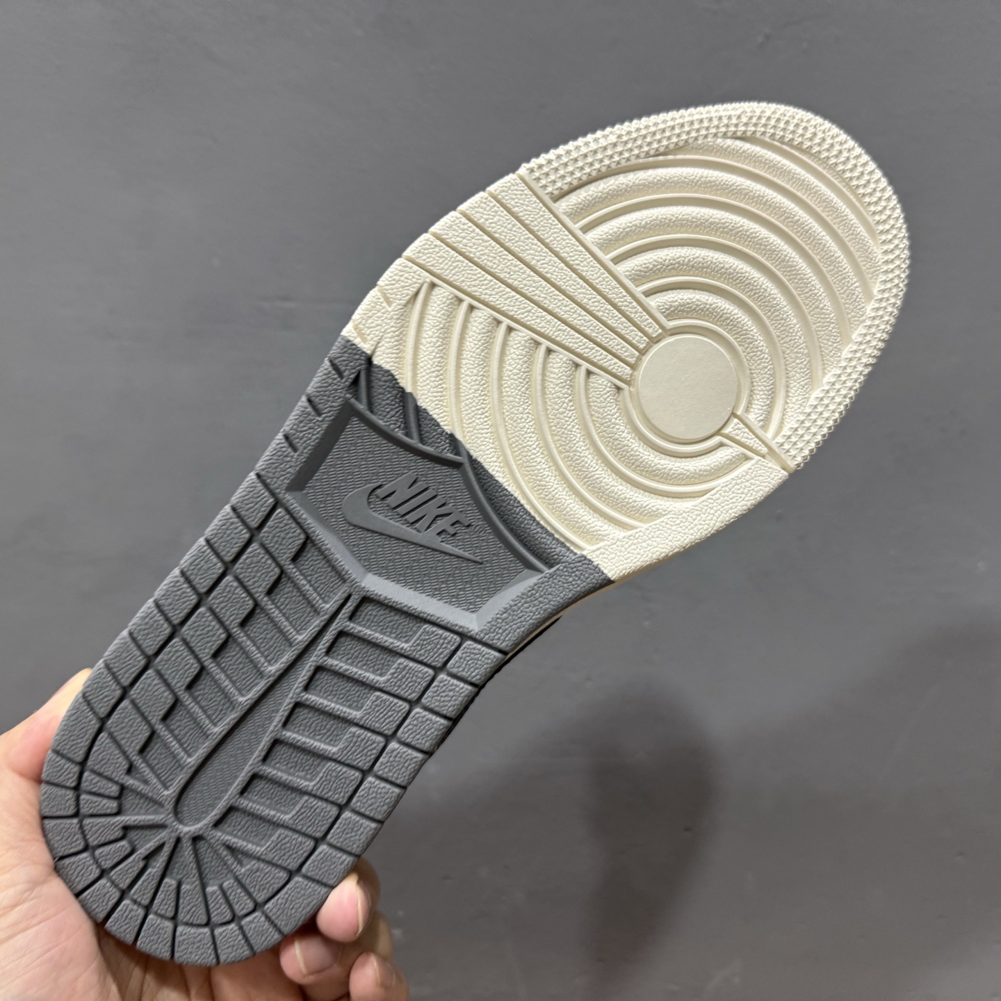 XC版 Air Jordan 1 Retro Low x Supreme 米黑小钩  SJ9950-043