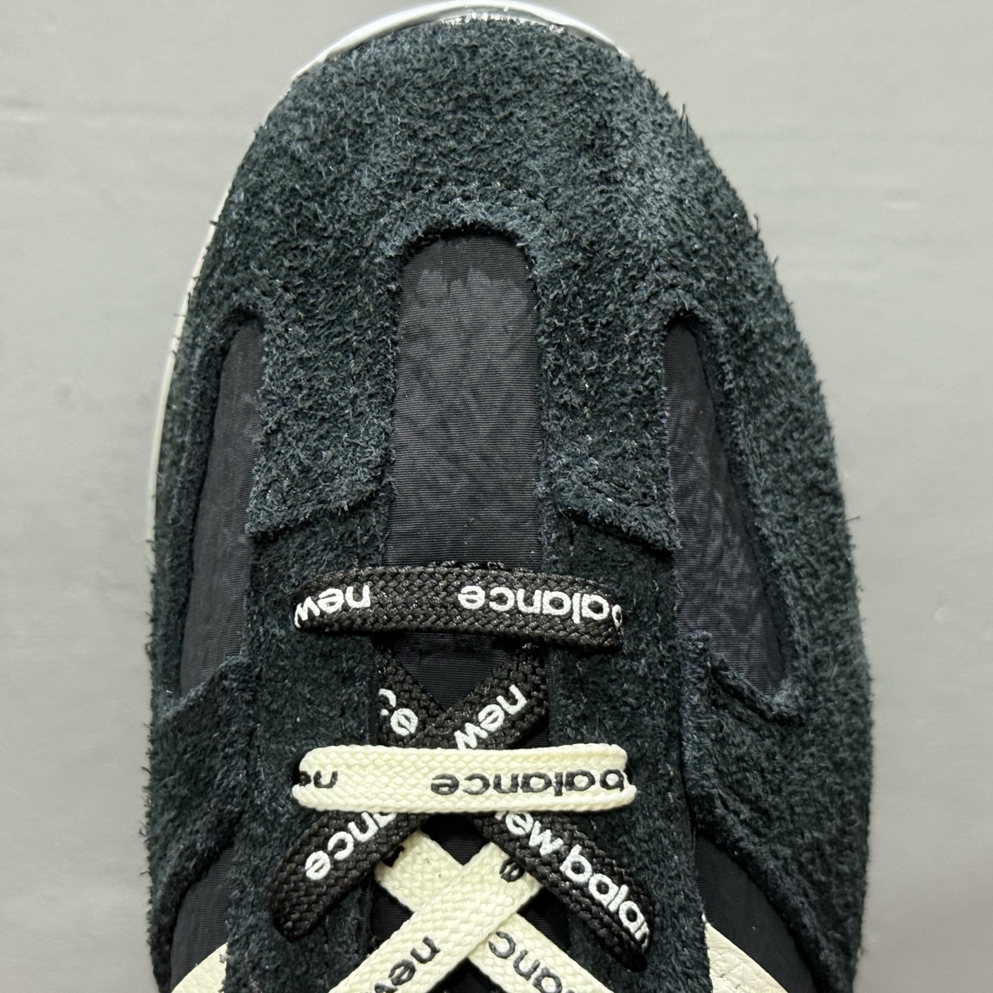 New Balance NB 471 黑色 此款鞋采用近几年比较流行的版型设计 U471AE New Balance NB 471 黑色 此款鞋采用近几年比较流行的版型设计 U471AE