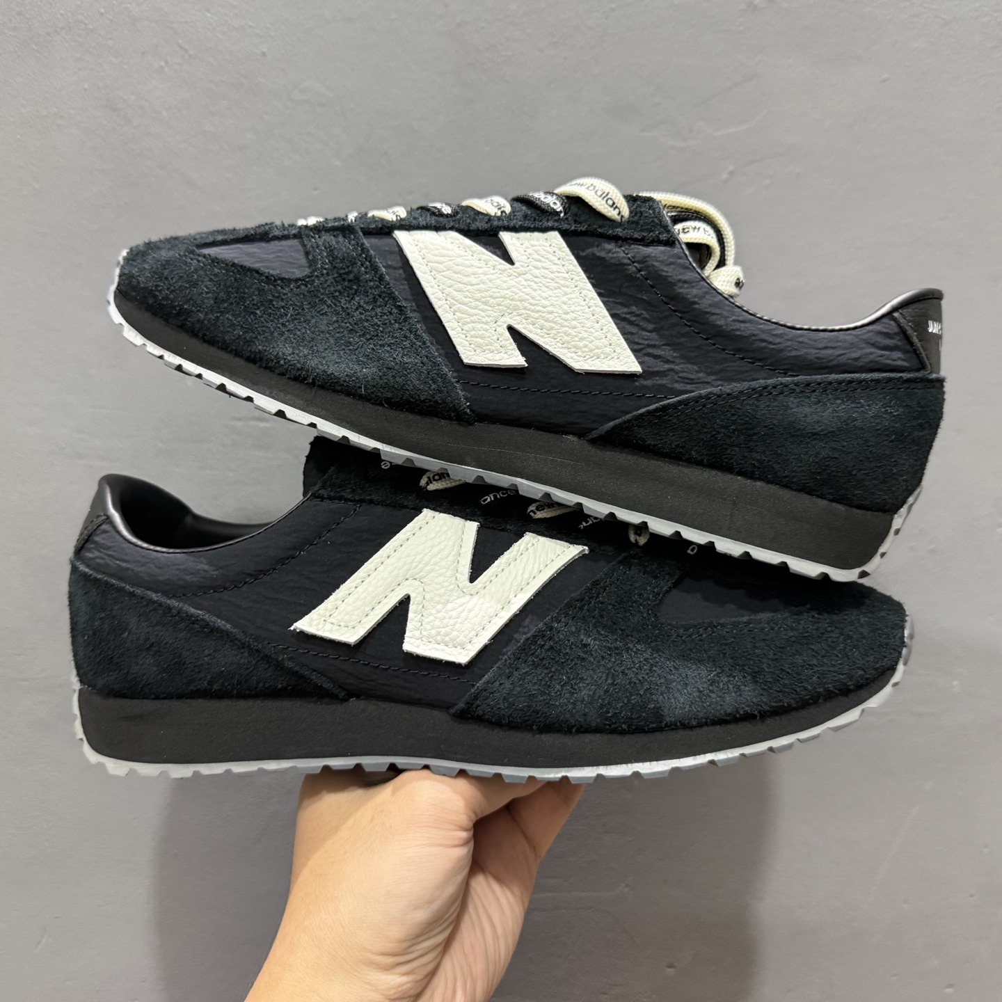 New Balance NB 471 黑色 此款鞋采用近几年比较流行的版型设计 U471AE New Balance NB 471 黑色 此款鞋采用近几年比较流行的版型设计 U471AE