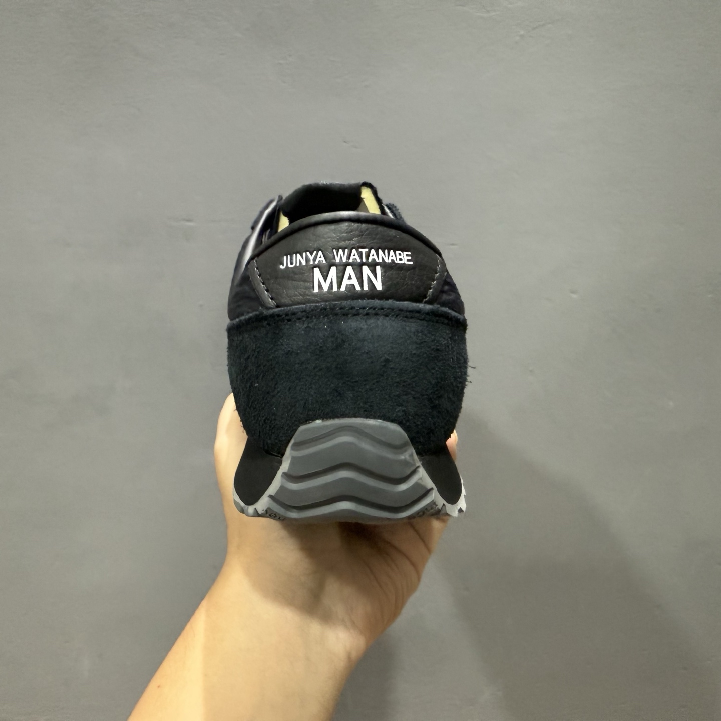 New Balance NB 471 黑色 此款鞋采用近几年比较流行的版型设计 U471AE New Balance NB 471 黑色 此款鞋采用近几年比较流行的版型设计 U471AE