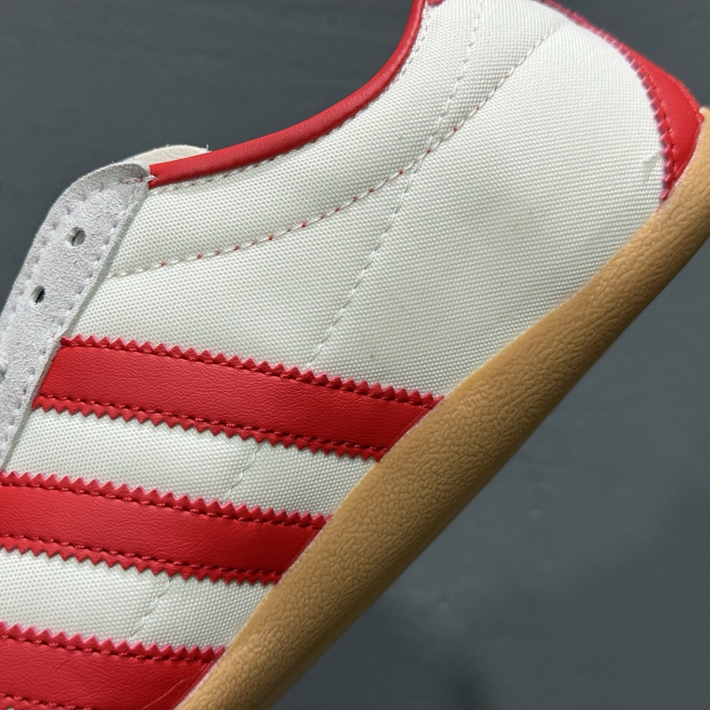 Adidas Originals Tokyo 东京限定系列复古百搭薄底德训风低帮休闲运动T头鞋  JI3300