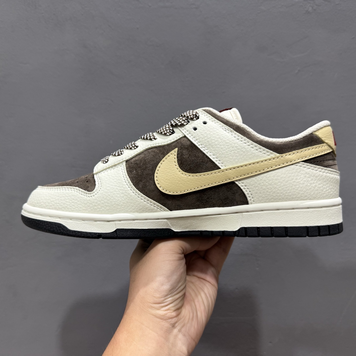 XC版Nk SB Dunk Low UN联名 米棕卡其勾 周年高端定制 低帮休闲板鞋 DJ2024-089