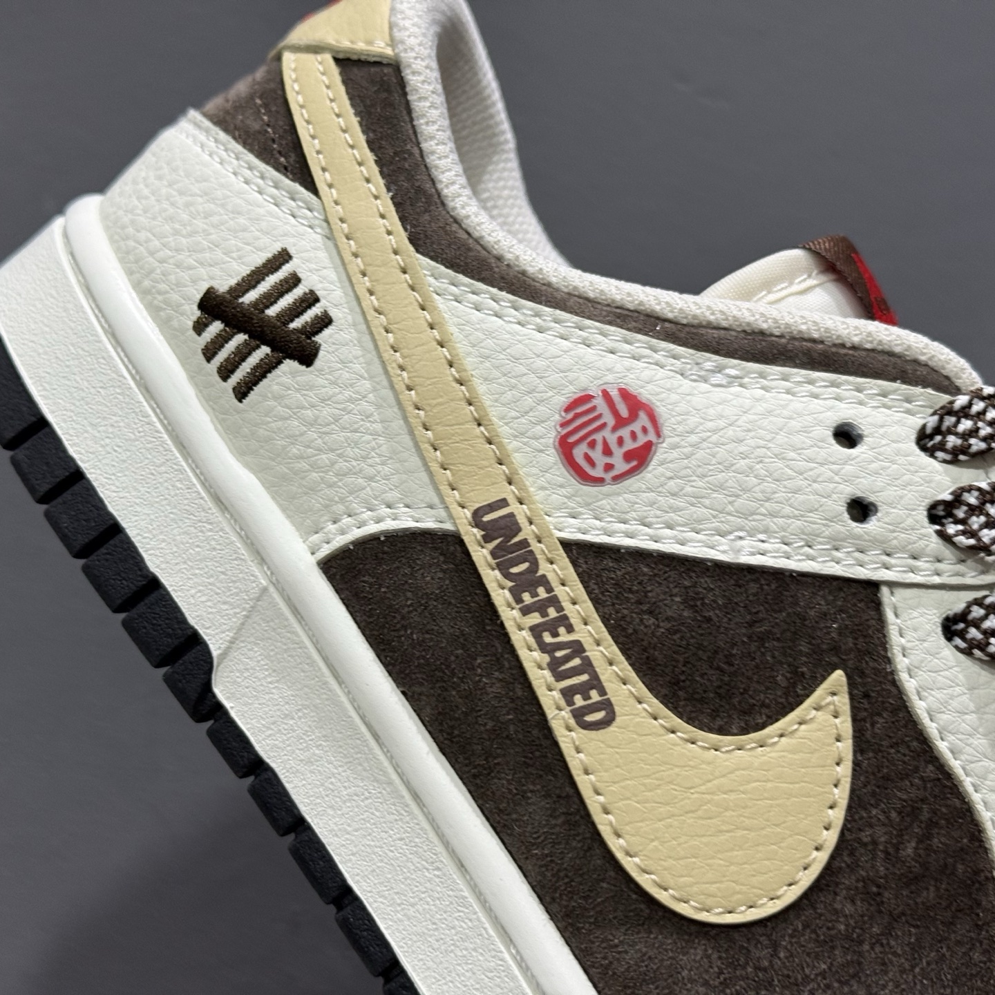 XC版Nk SB Dunk Low UN联名 米棕卡其勾 周年高端定制 低帮休闲板鞋 DJ2024-089