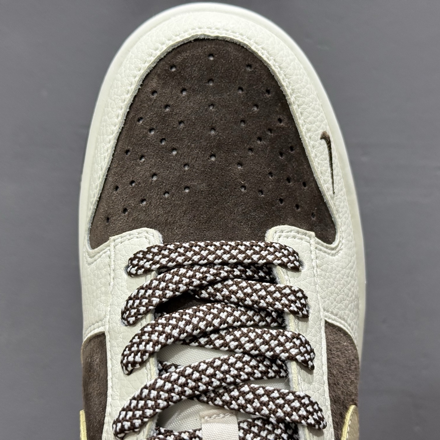 XC版Nk SB Dunk Low UN联名 米棕卡其勾 周年高端定制 低帮休闲板鞋 DJ2024-089