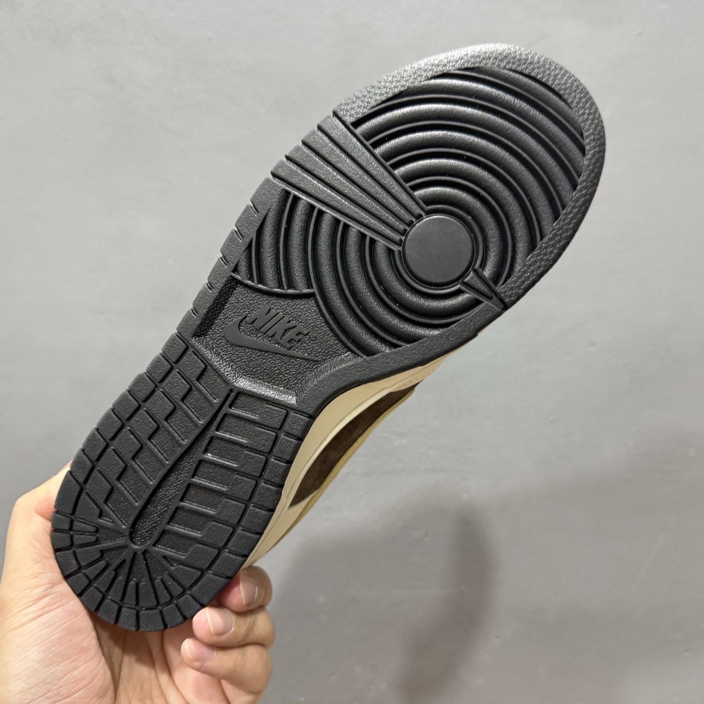 XC版Nk SB Dunk Low UN联名 米棕卡其勾 周年高端定制 低帮休闲板鞋 DJ2024-089