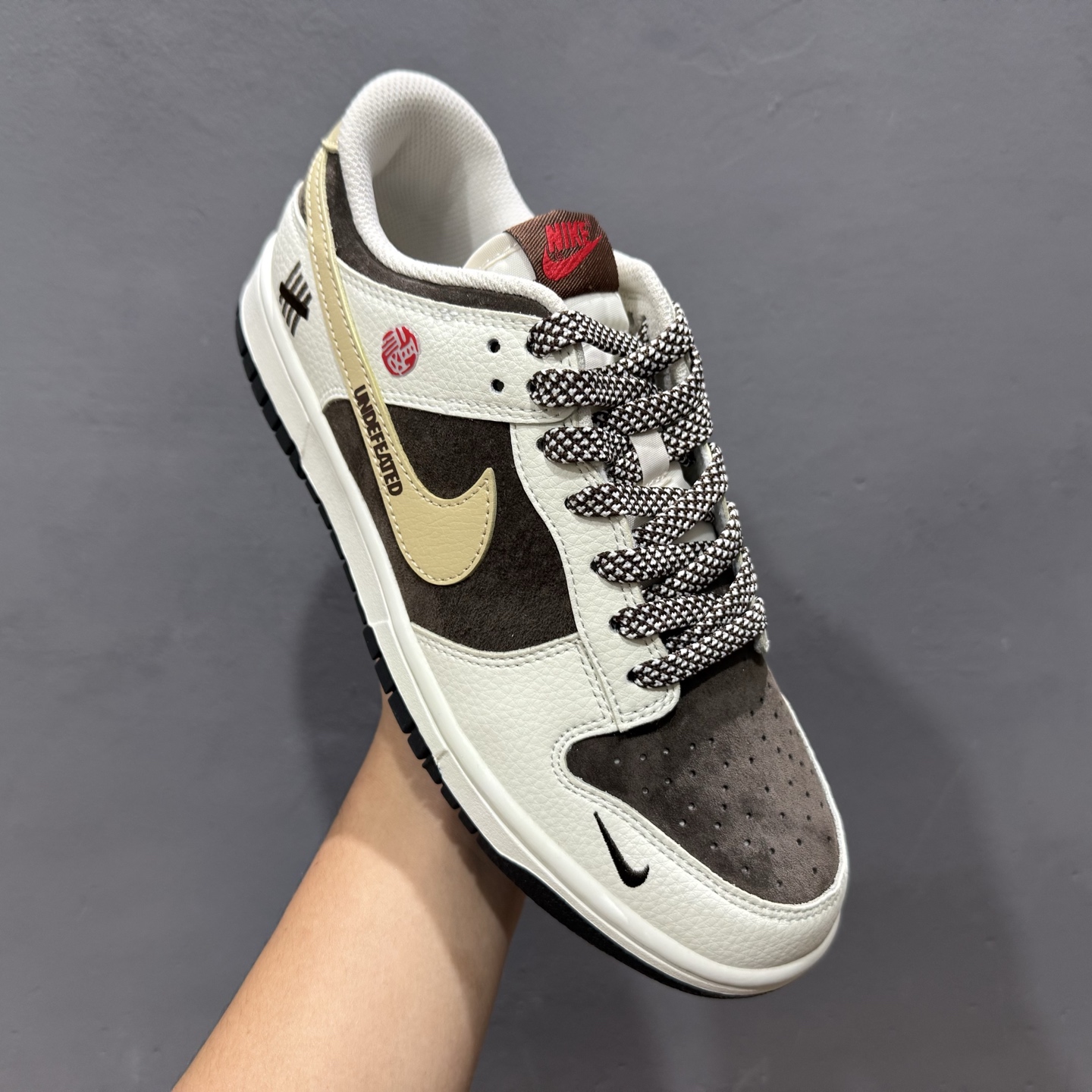 XC版Nk SB Dunk Low UN联名 米棕卡其勾 周年高端定制 低帮休闲板鞋 DJ2024-089