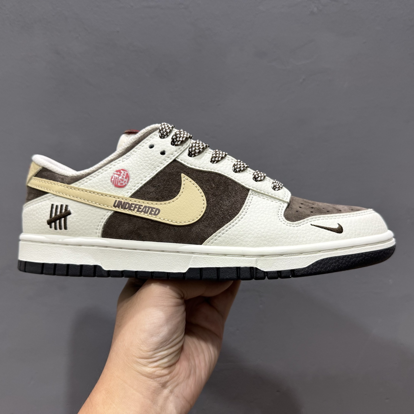 XC版Nk SB Dunk Low UN联名 米棕卡其勾 周年高端定制 低帮休闲板鞋 DJ2024-089