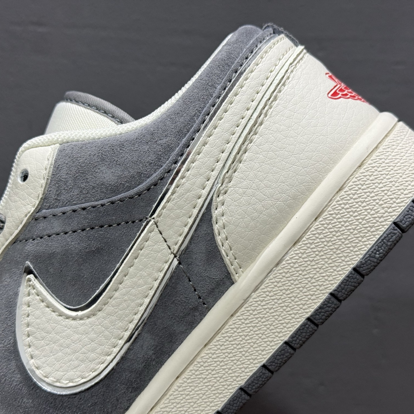 XC版 Air Jordan 1 Retro Low x The North Face 米灰红小钩  SJ9950-039