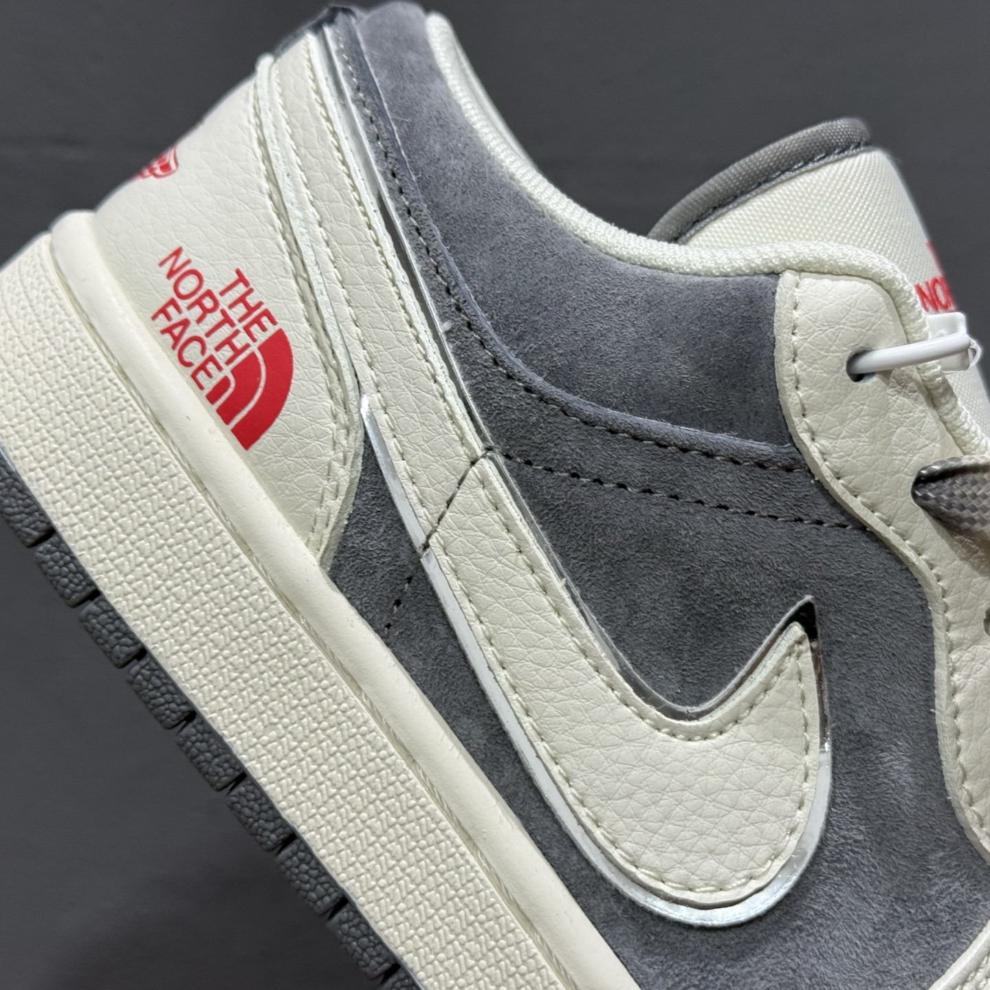 XC版 Air Jordan 1 Retro Low x The North Face 米灰红小钩  SJ9950-039