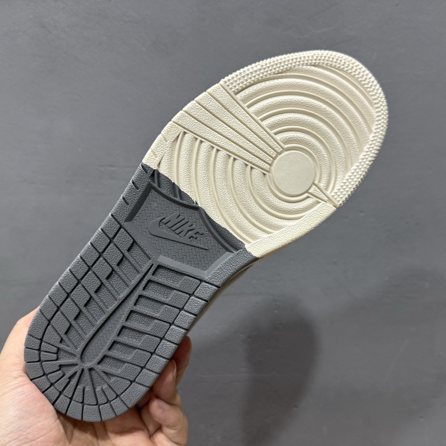 XC版 Air Jordan 1 Retro Low x The North Face 米灰红小钩  SJ9950-039