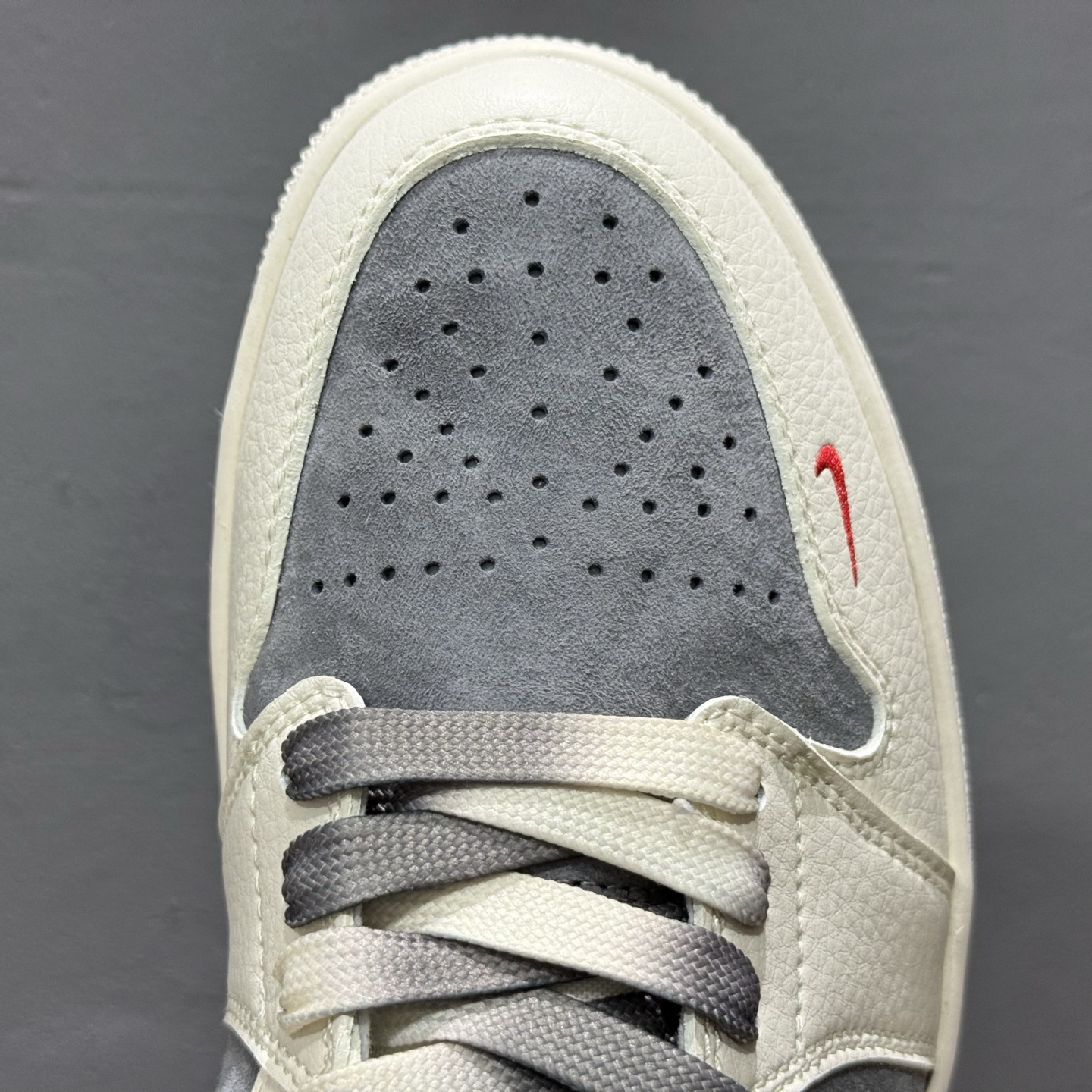 XC版 Air Jordan 1 Retro Low x The North Face 米灰红小钩  SJ9950-039