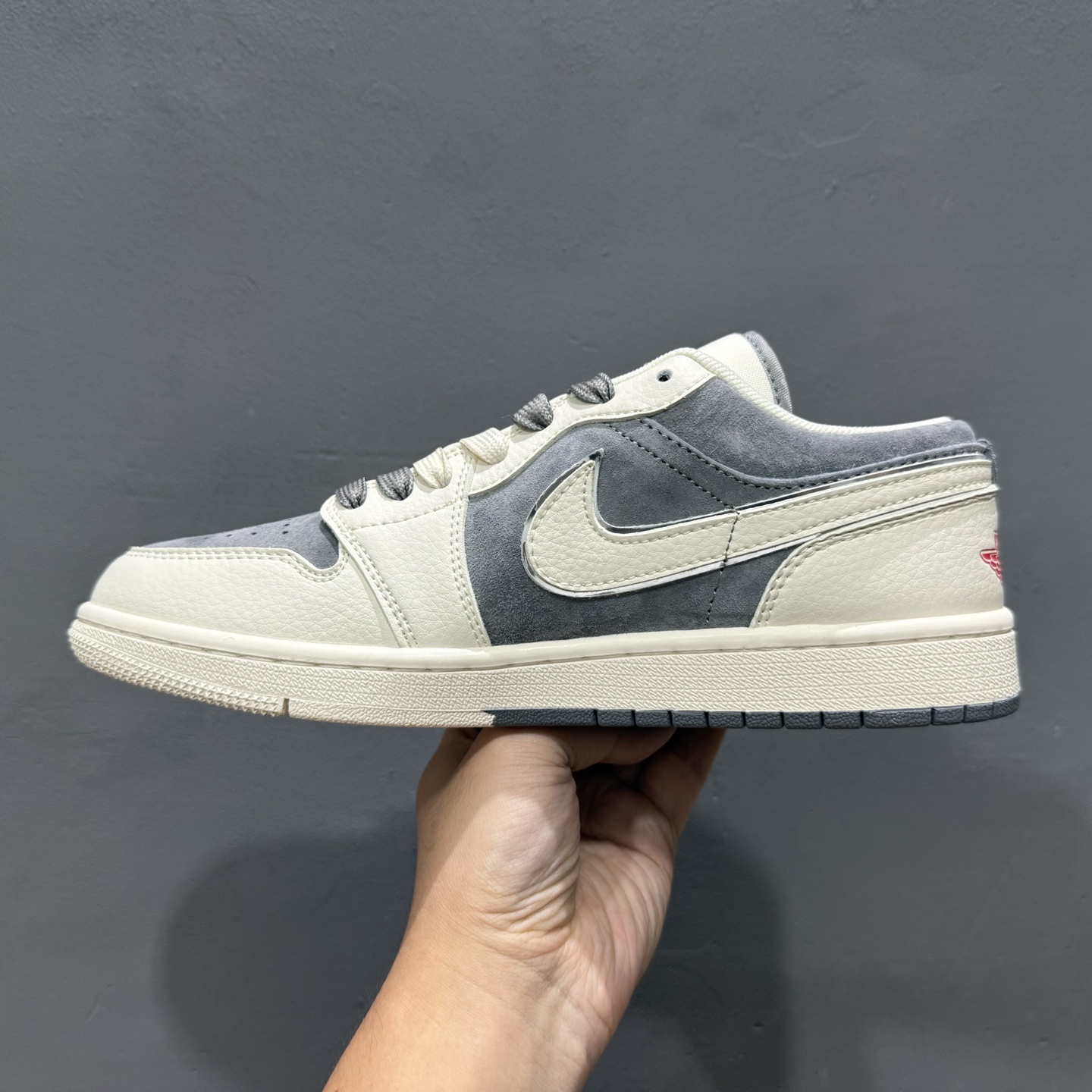 XC版 Air Jordan 1 Retro Low x The North Face 米灰红小钩  SJ9950-039