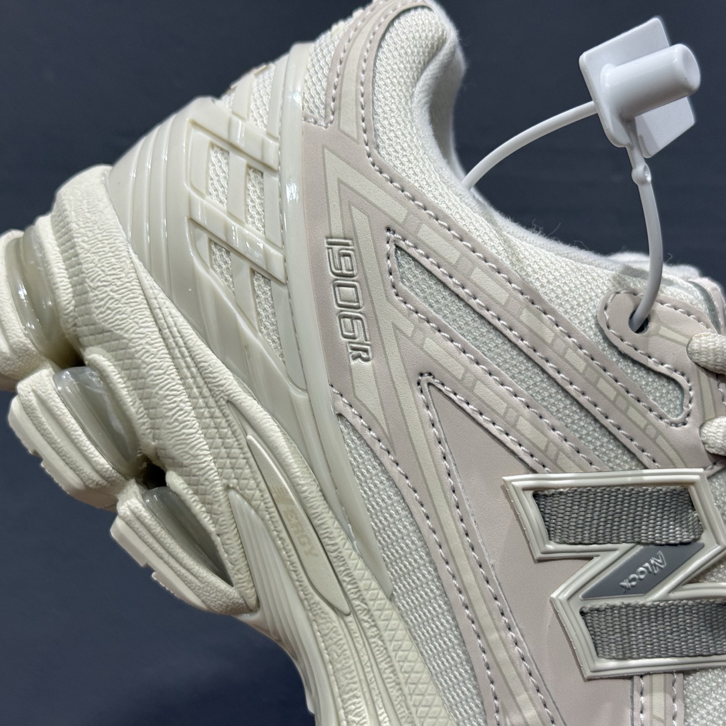 New Balance 1906系列复古老爹风休闲运动慢跑鞋 U1906RLI