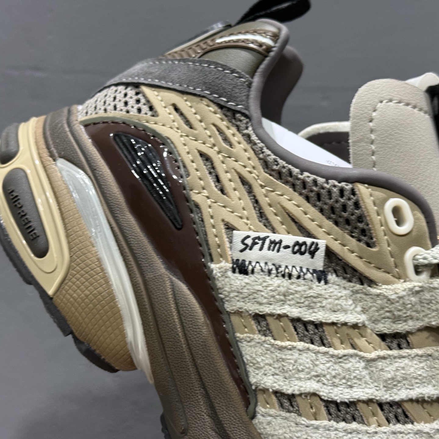 SFTM x AD Originals Adistar Cushion 复古前卫科技休闲运动老爹鞋 JR8044 SFTM x AD Originals Adistar Cushion 复古前卫科技休闲运动老爹鞋 JR8044