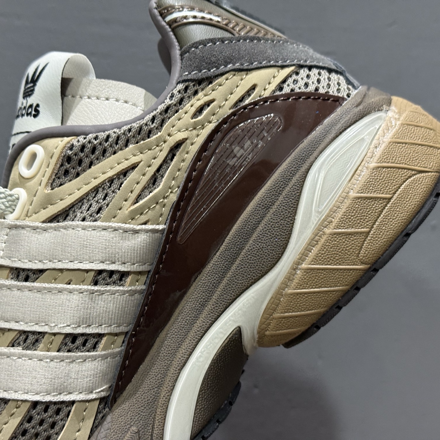 SFTM x AD Originals Adistar Cushion 复古前卫科技休闲运动老爹鞋 JR8044 SFTM x AD Originals Adistar Cushion 复古前卫科技休闲运动老爹鞋 JR8044