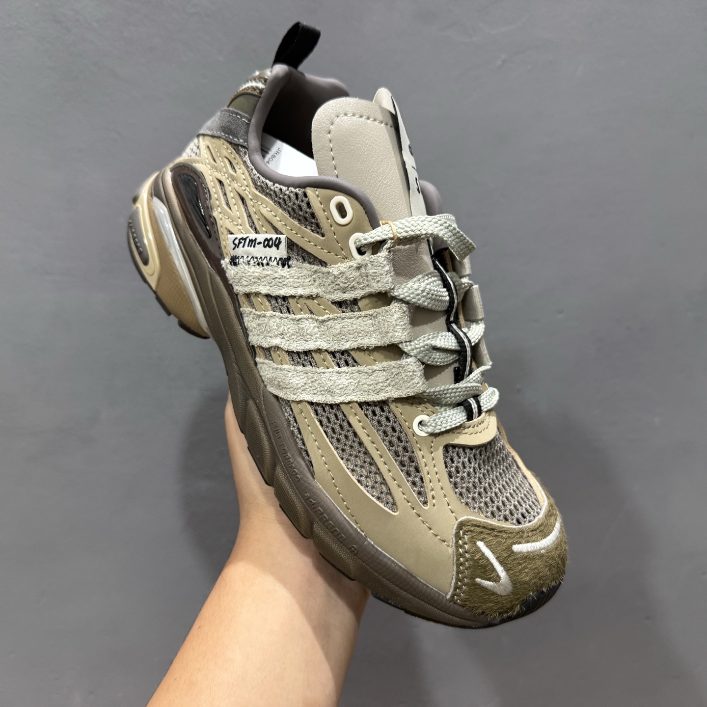 SFTM x AD Originals Adistar Cushion 复古前卫科技休闲运动老爹鞋 JR8044 SFTM x AD Originals Adistar Cushion 复古前卫科技休闲运动老爹鞋 JR8044