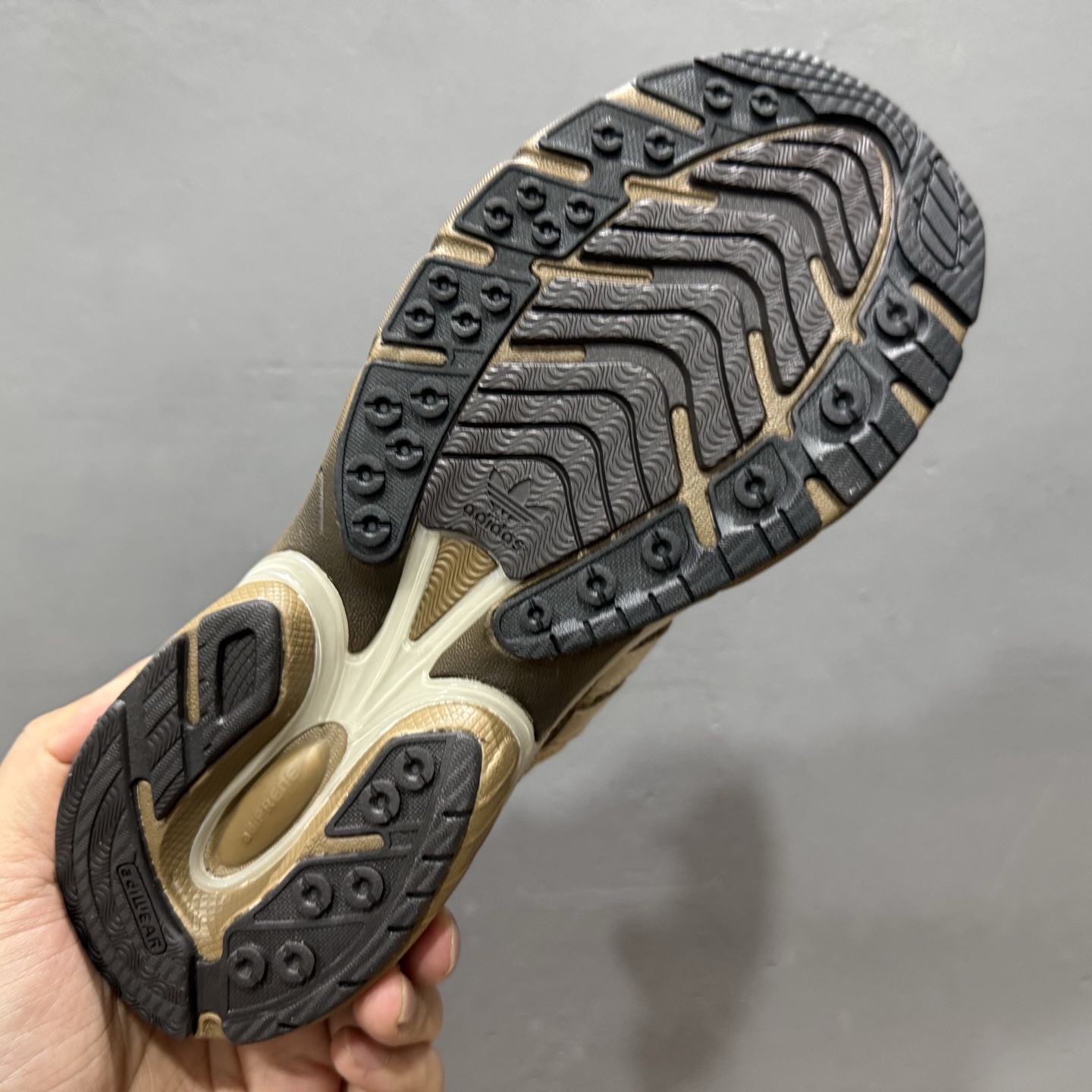 SFTM x AD Originals Adistar Cushion 复古前卫科技休闲运动老爹鞋 JR8044 SFTM x AD Originals Adistar Cushion 复古前卫科技休闲运动老爹鞋 JR8044