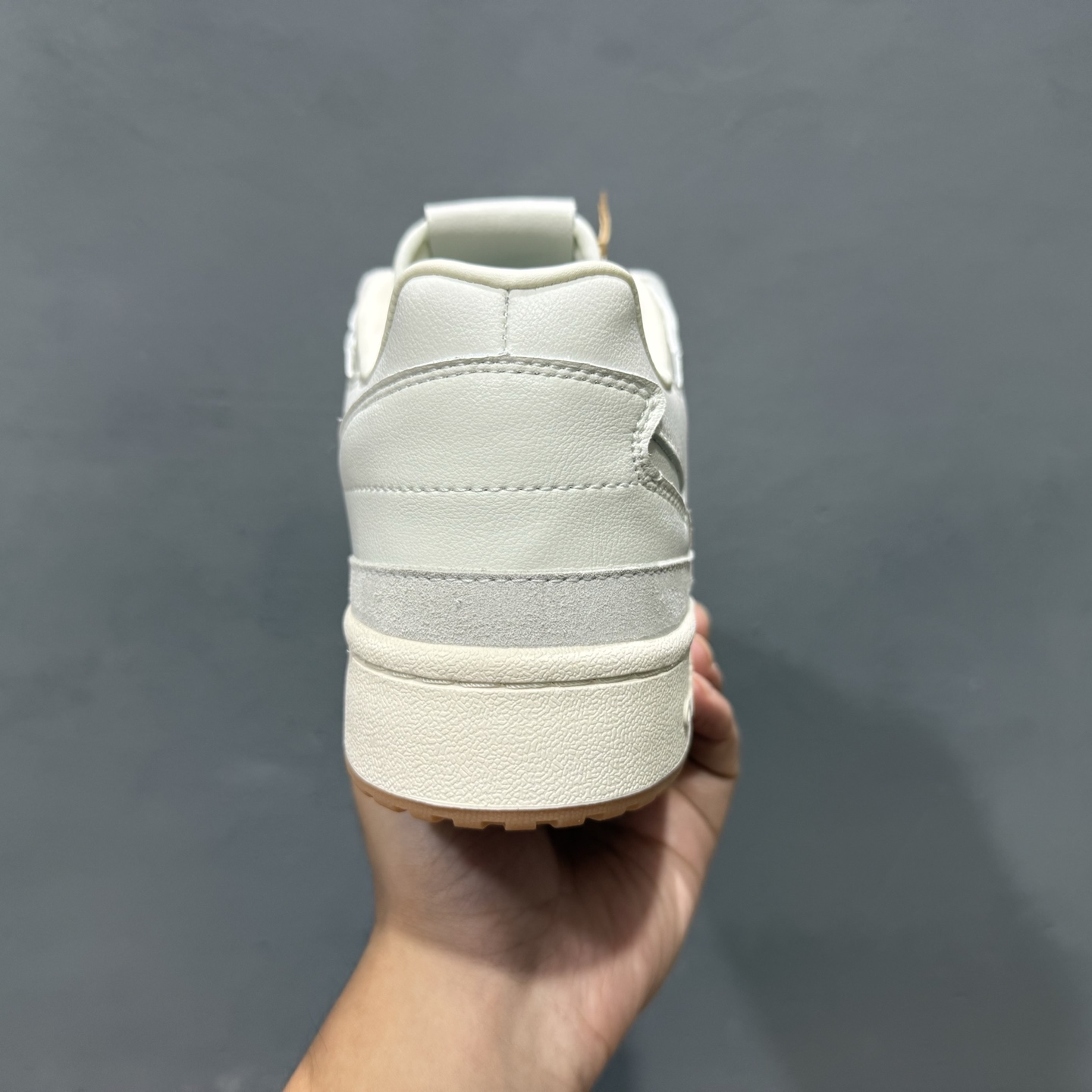 adidas Originals Forum 百搭单品 Forum Low入诞生于1984年的经典复古篮球鞋 IF7220 adidas Originals Forum 百搭单品 Forum Low入诞生于1984年的经典复古篮球鞋 IF7220