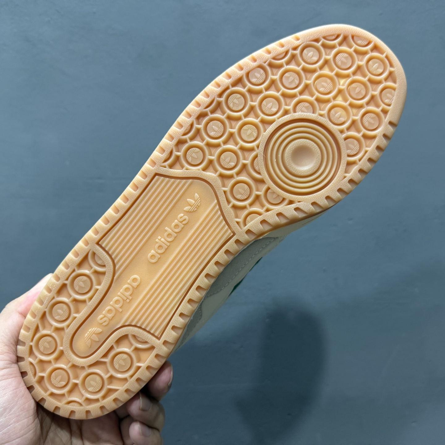 adidas Originals Forum 百搭单品 Forum Low入诞生于1984年的经典复古篮球鞋 IF7220 adidas Originals Forum 百搭单品 Forum Low入诞生于1984年的经典复古篮球鞋 IF7220