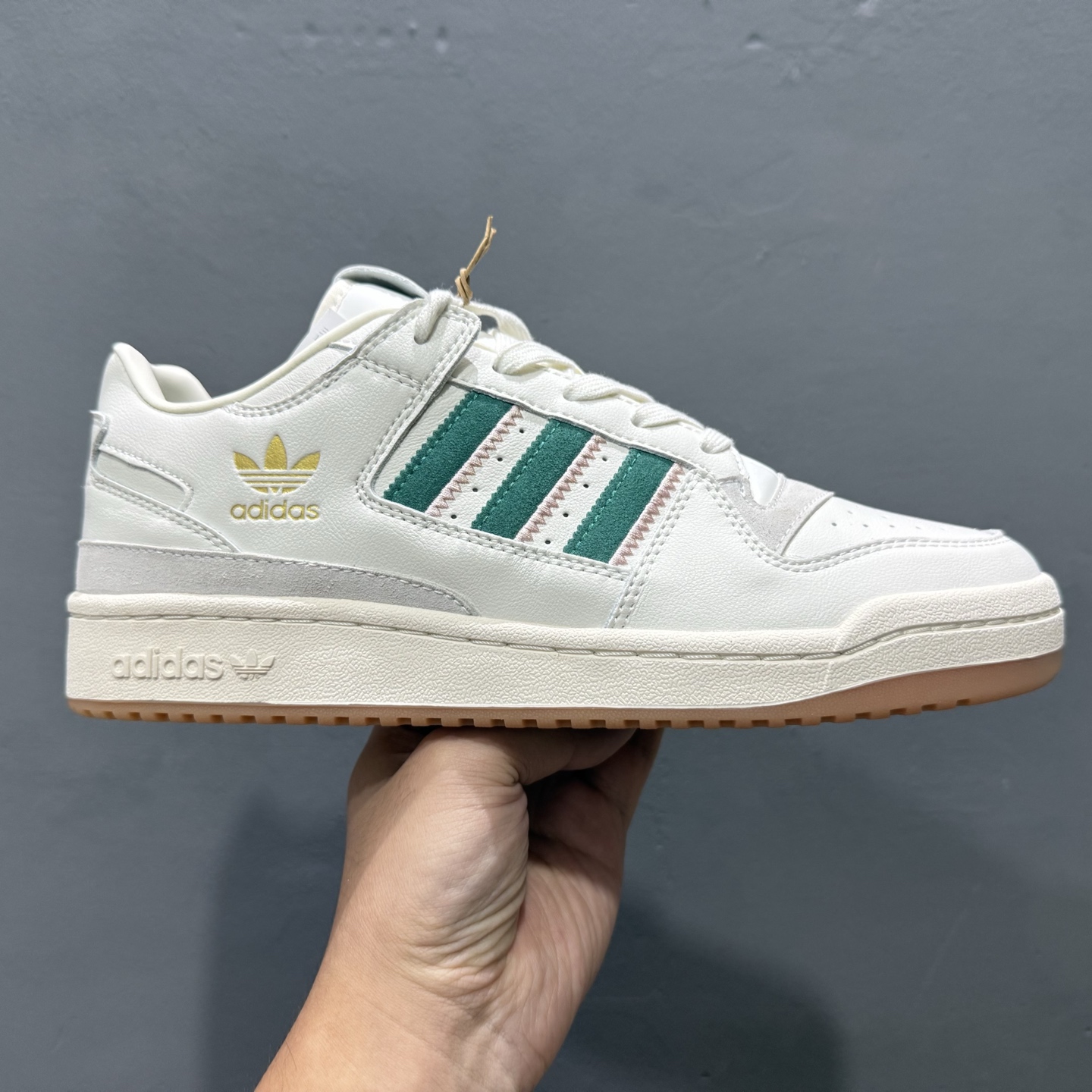 adidas Originals Forum 百搭单品 Forum Low入诞生于1984年的经典复古篮球鞋 IF7220 adidas Originals Forum 百搭单品 Forum Low入诞生于1984年的经典复古篮球鞋 IF7220