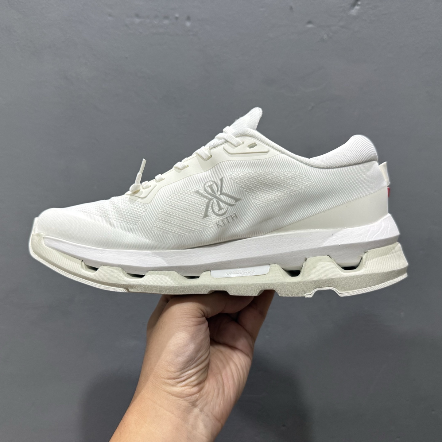 KITH x On Cloudzone 昂跑舒适百搭防滑耐磨 低帮休闲跑步鞋 KITH x On Cloudzone 昂跑舒适百搭防滑耐磨 低帮休闲跑步鞋