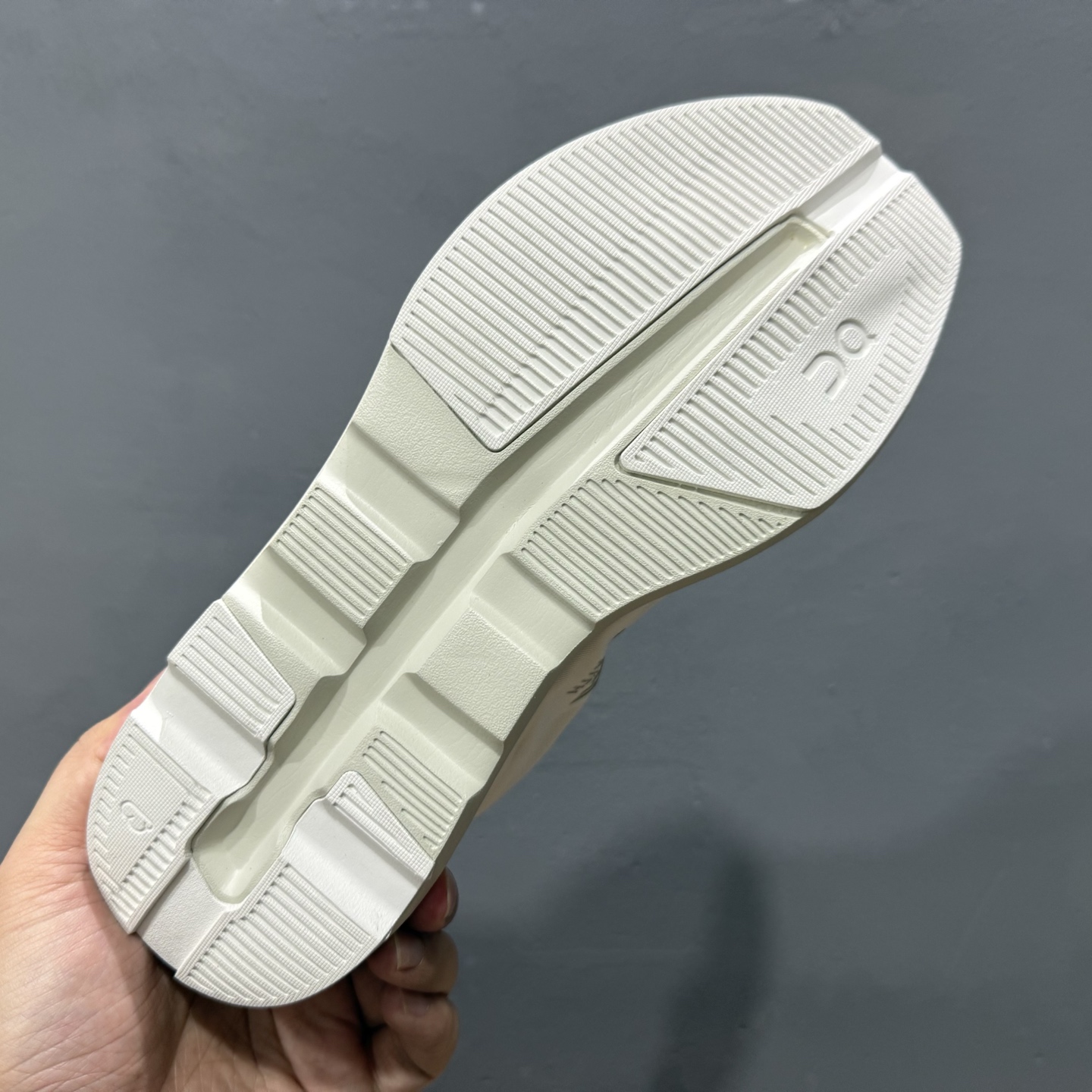 KITH x On Cloudzone 昂跑舒适百搭防滑耐磨 低帮休闲跑步鞋 KITH x On Cloudzone 昂跑舒适百搭防滑耐磨 低帮休闲跑步鞋