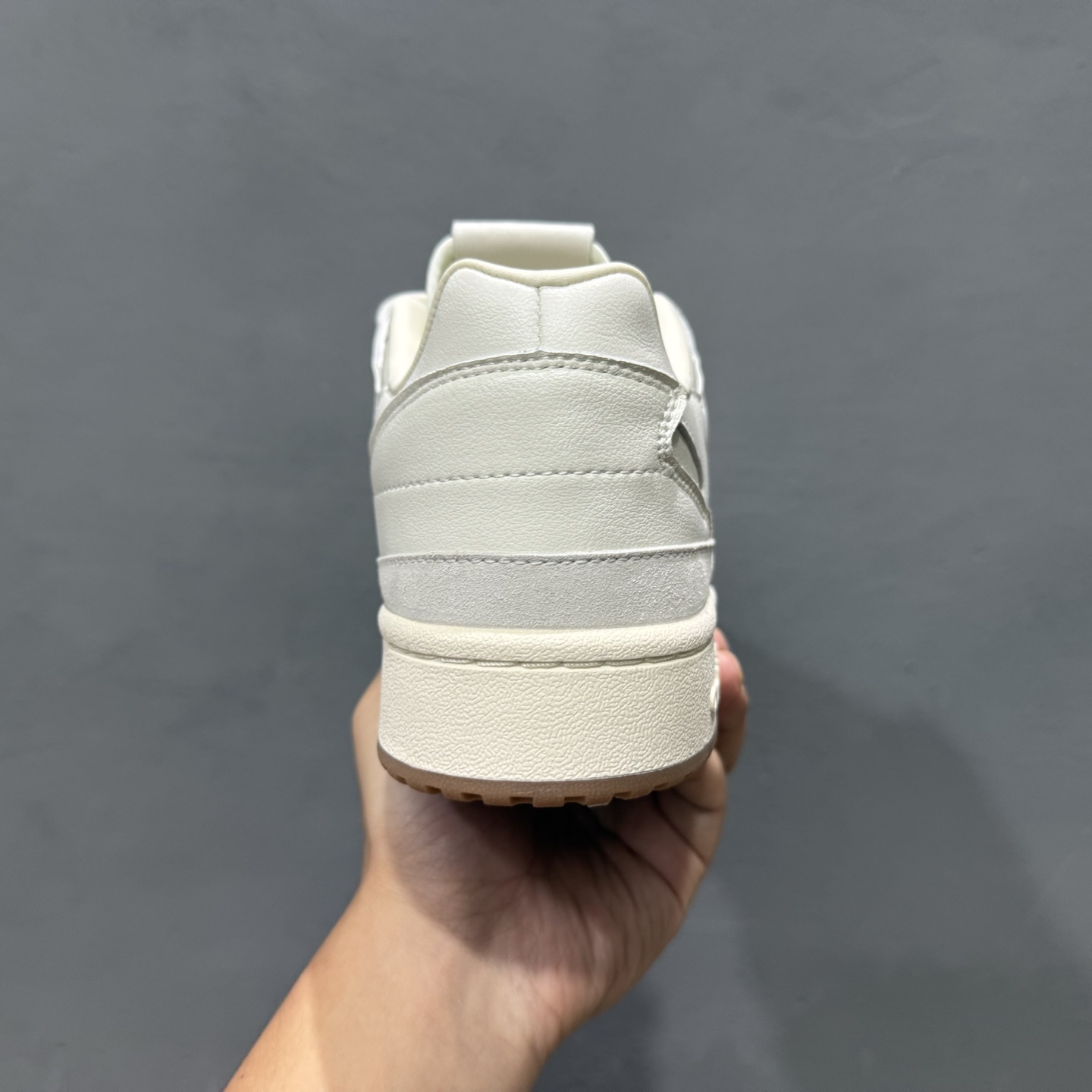 Adidas Forum Low CL 潮流休闲运动板鞋以复古篮球鞋 JH7940