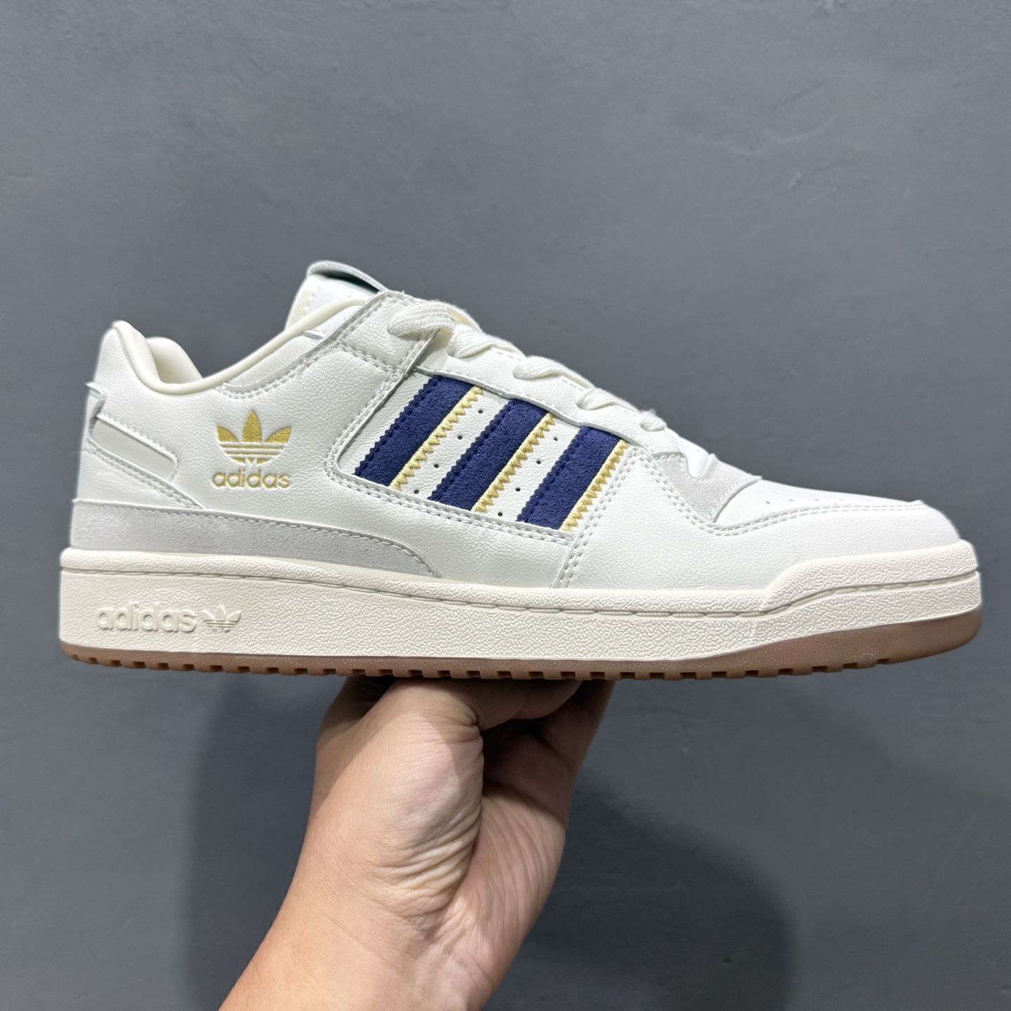 Adidas Forum Low CL 潮流休闲运动板鞋以复古篮球鞋 JH7940