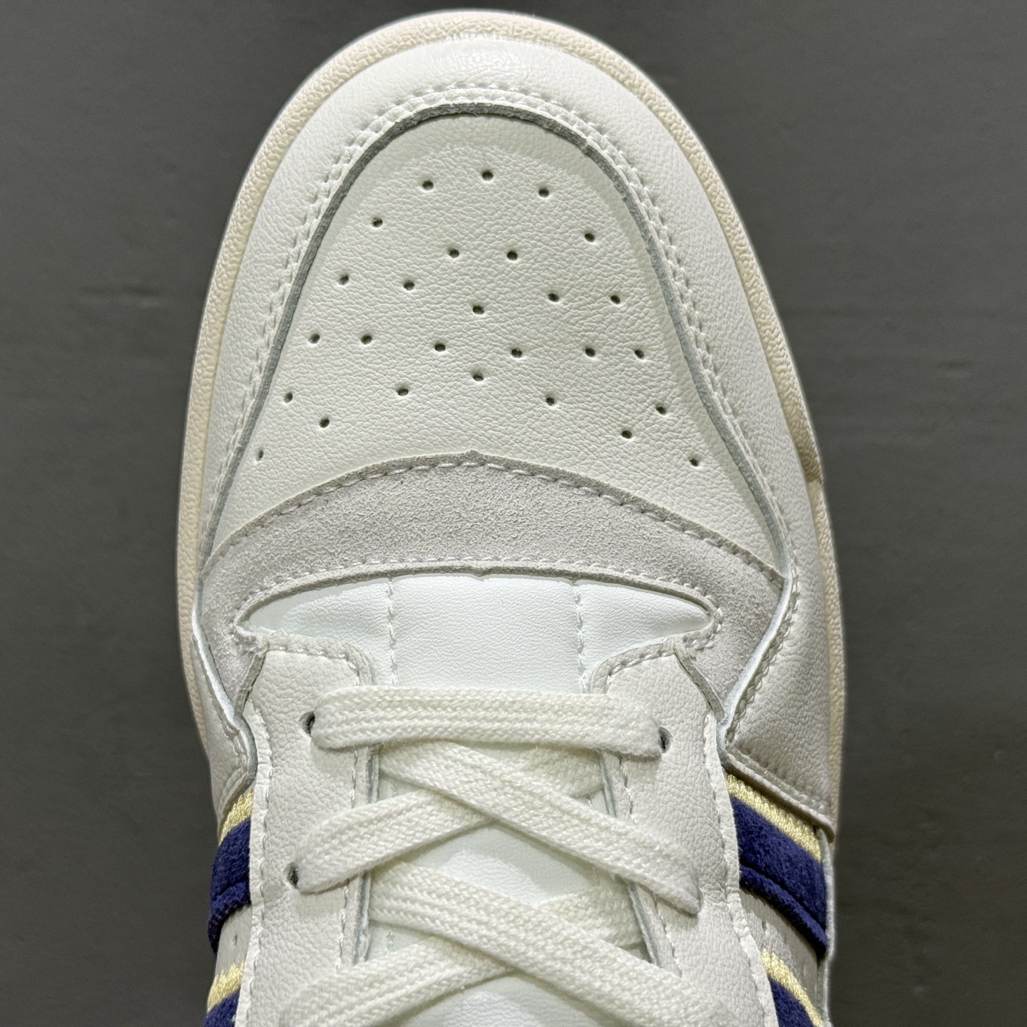 Adidas Forum Low CL 潮流休闲运动板鞋以复古篮球鞋 JH7940